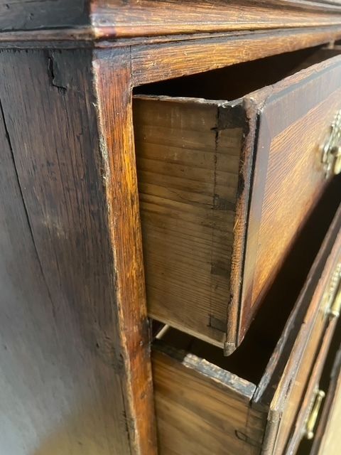 photo furniture Georgian Oak And Cross Banded Mahogany Four Height Chest Of Drawers Circa 1790
