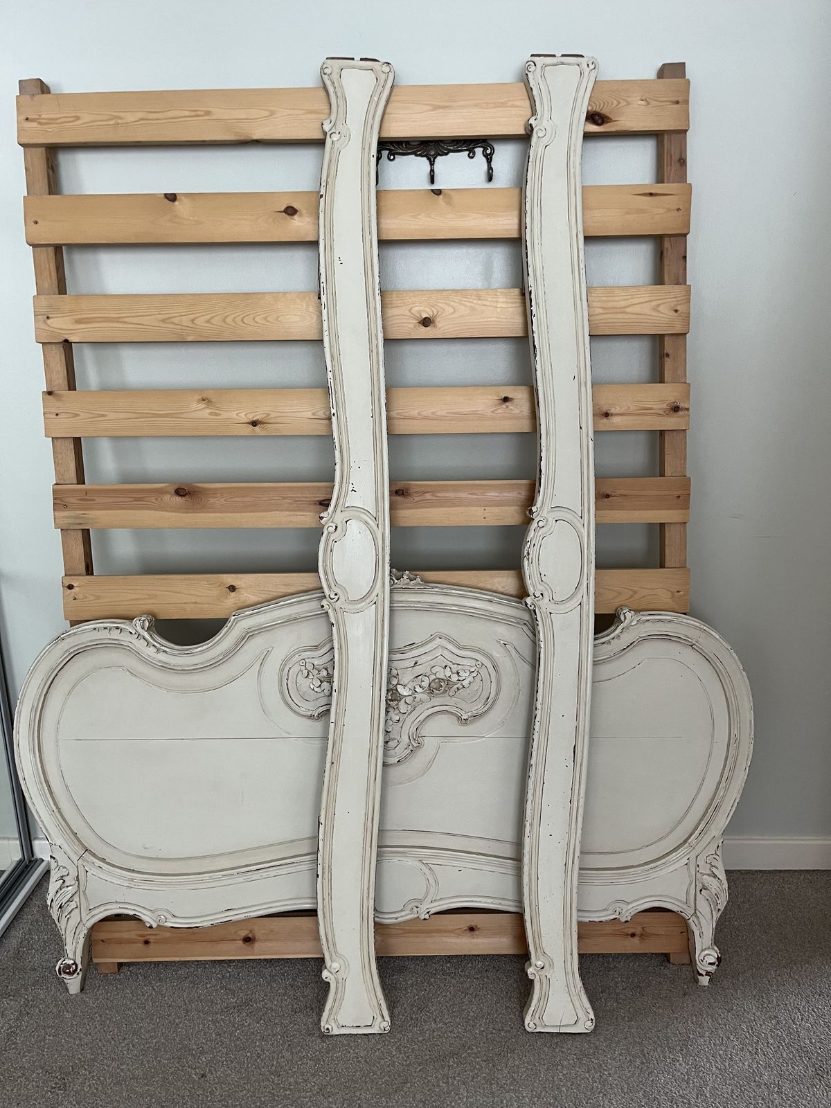 photo vinterior Antique French Louis XIV Style Double Bed   Cream Distressed