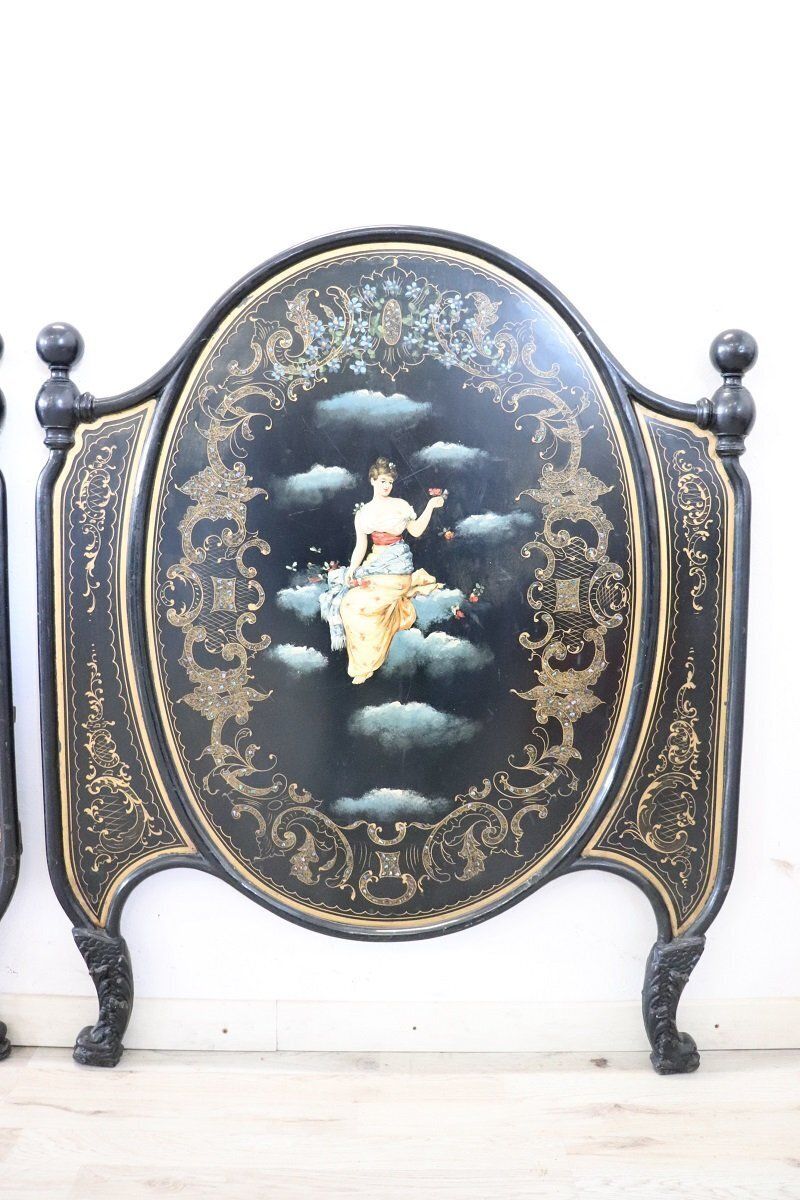 photo vinterior Iron Single Beds With Hand Painted Decorations, Set Of 2