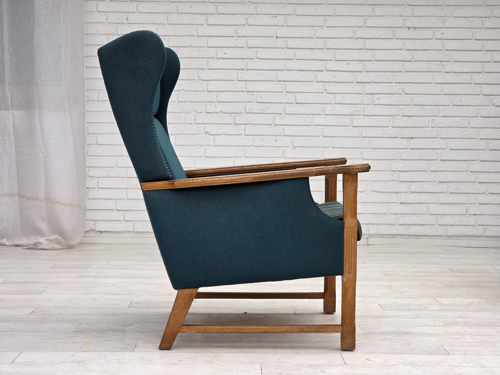 photo vinterior 1970s, Danish Highback Armchair, Turkis Green Furniture Wool, Solid Oak Wood.