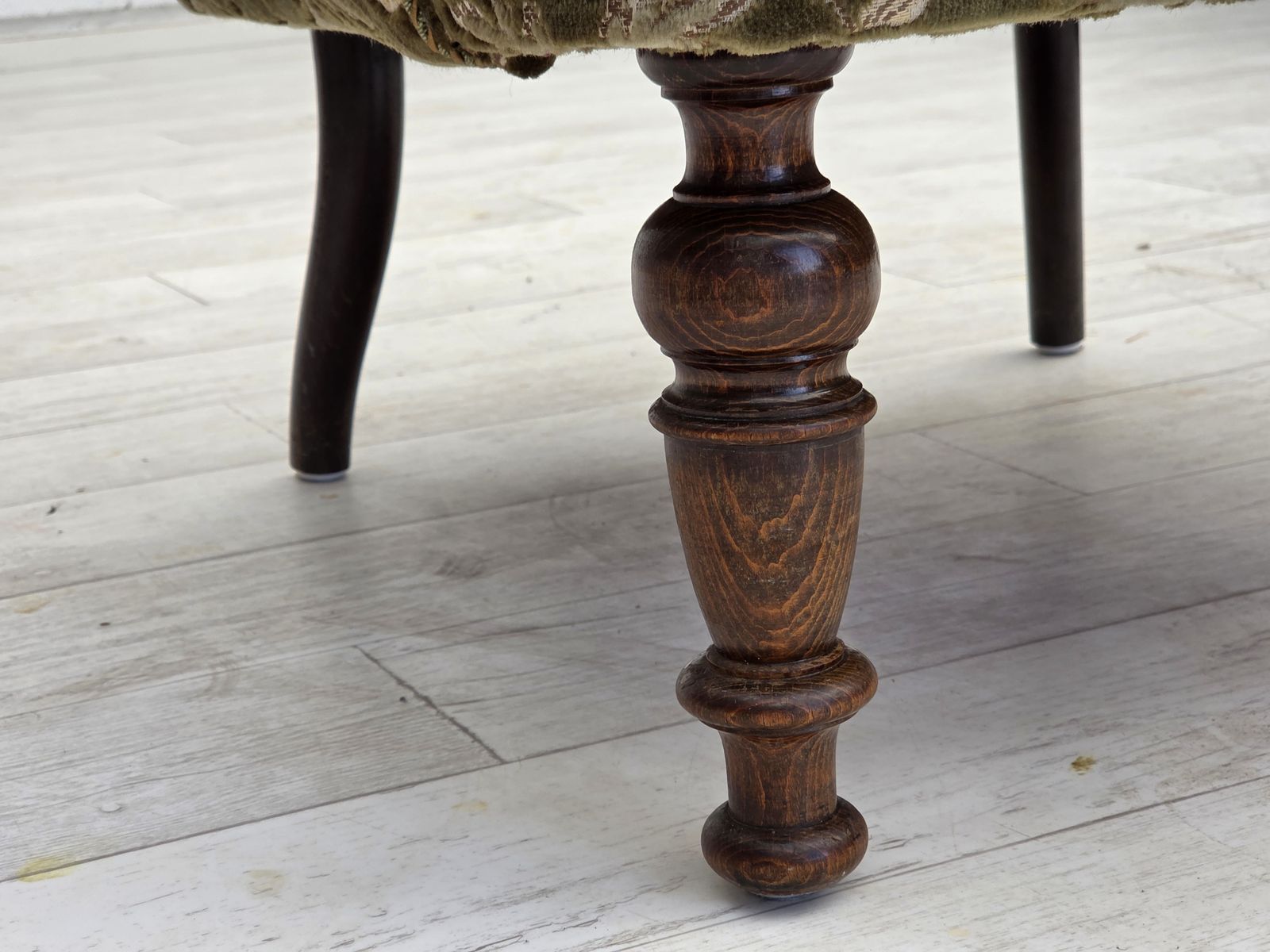 Jaren 1950, Deense Fauteuil, Groen Meubelvelours, Essen Houten Poten. photo vinterior