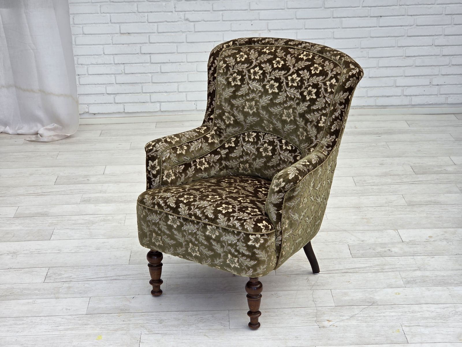 Jaren 1950, Deense Fauteuil, Groen Meubelvelours, Essen Houten Poten. photo vintage