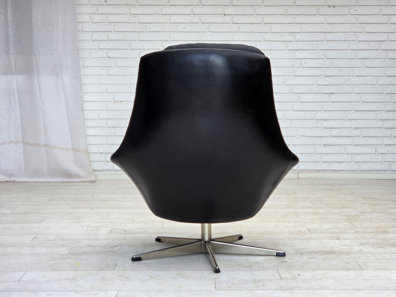 1970s, Danish Swivel Chair By H.W.Klein For Bramin Møbler, Furniture Leather. photo furniture