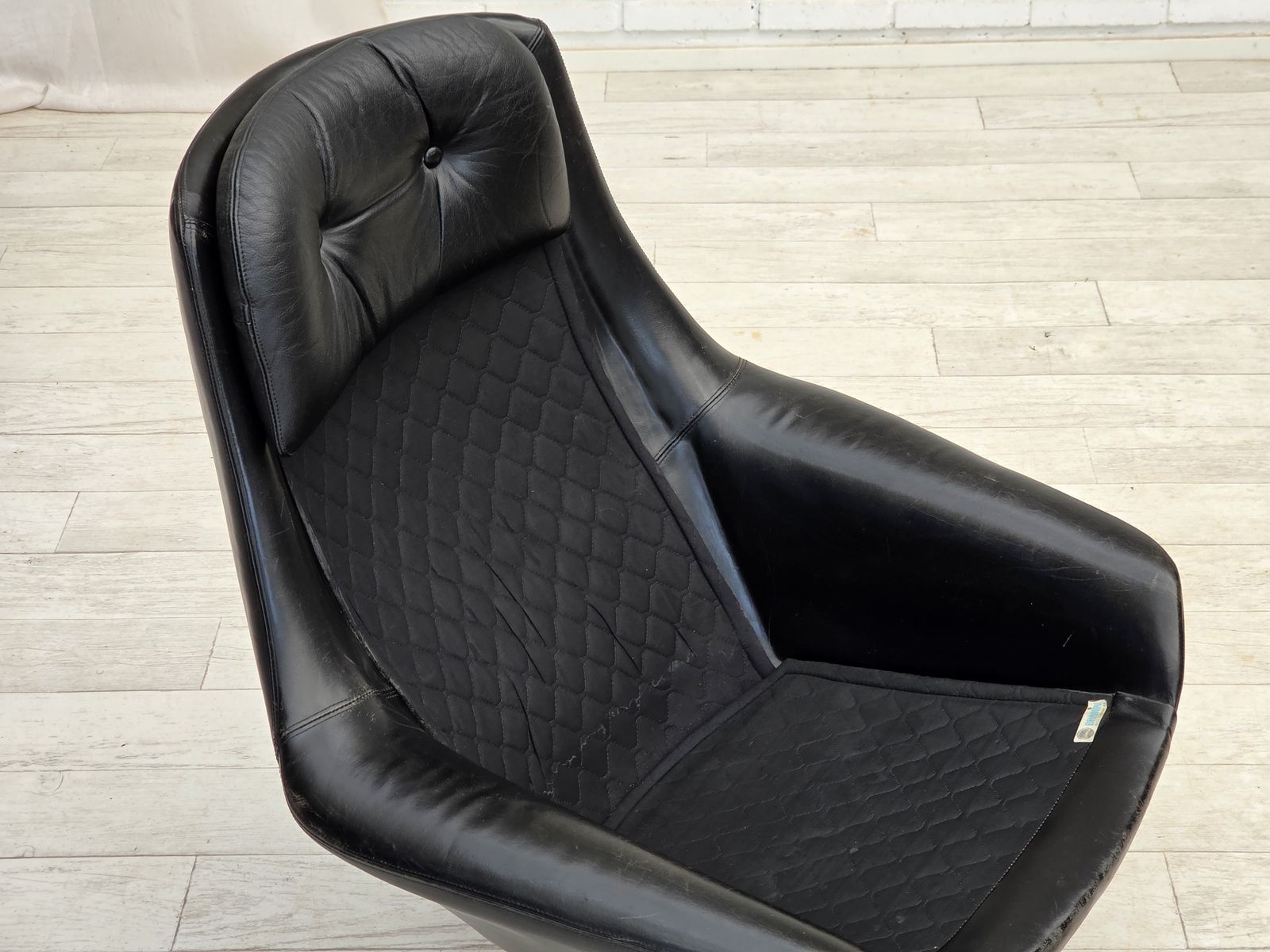 1970s, Danish Swivel Chair By H.W.Klein For Bramin Møbler, Furniture Leather. photo 1050.0