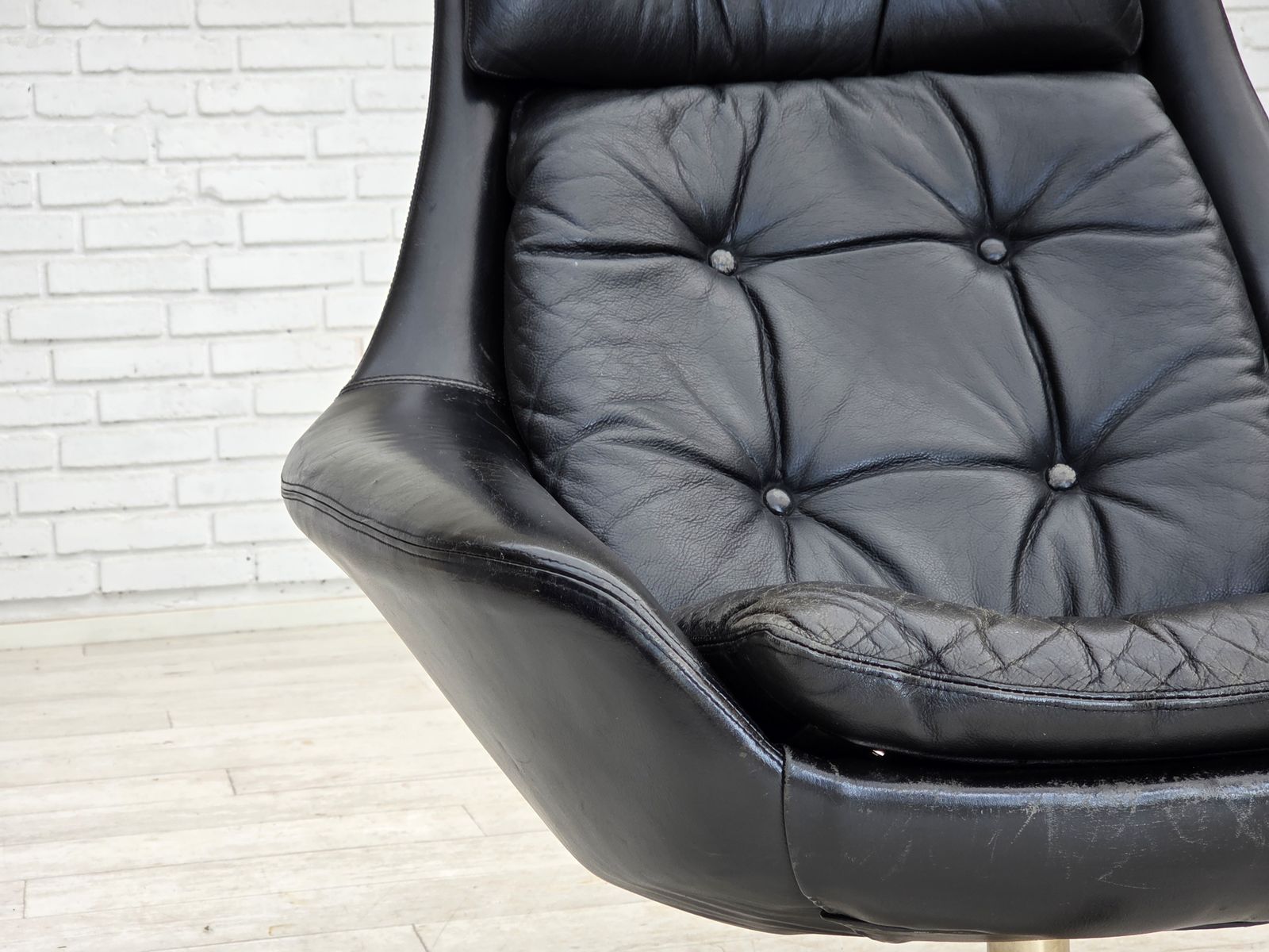 photo vinterior 1970s, Danish Swivel Chair By H.W.Klein For Bramin Møbler, Furniture Leather.