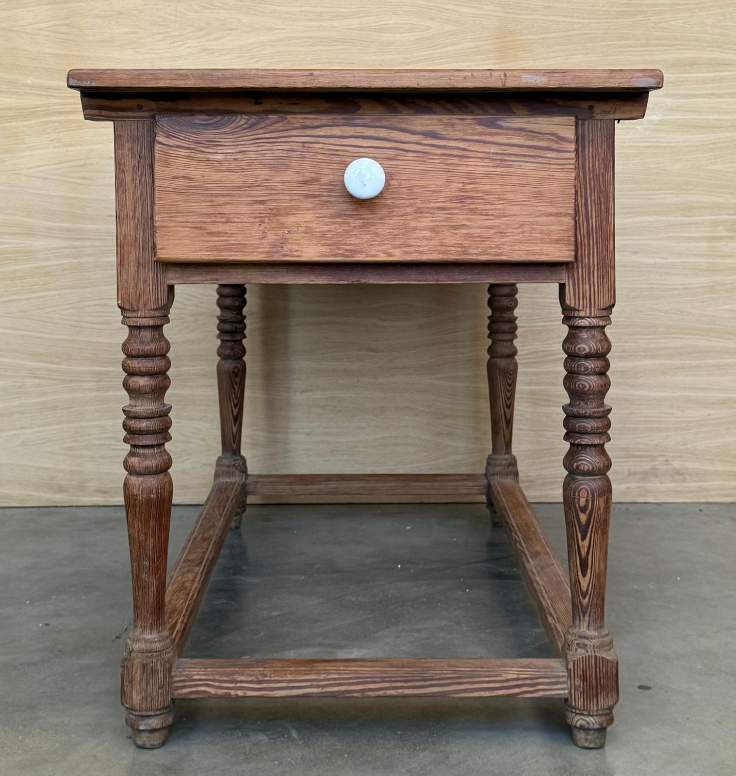 photo for sale Table de réfectoire, de travail ou de cuisine française du début du XIXe siècle, à deux tiroirs