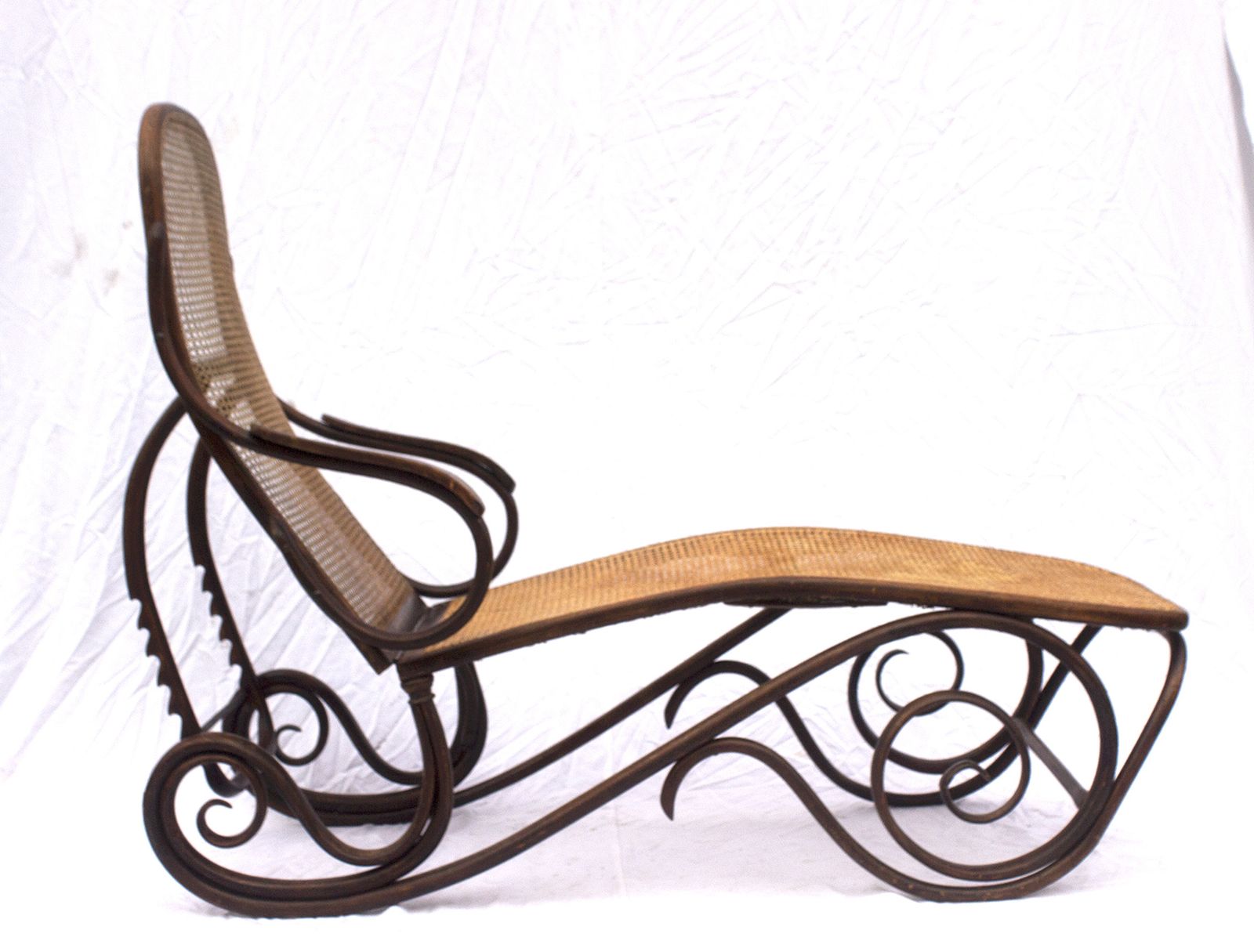 Antique Thonet Bentwood Reclining Daybed, Vienna Ca. 1900 – Adjustable Beechwood Lounge With Wicker Seat photo buy