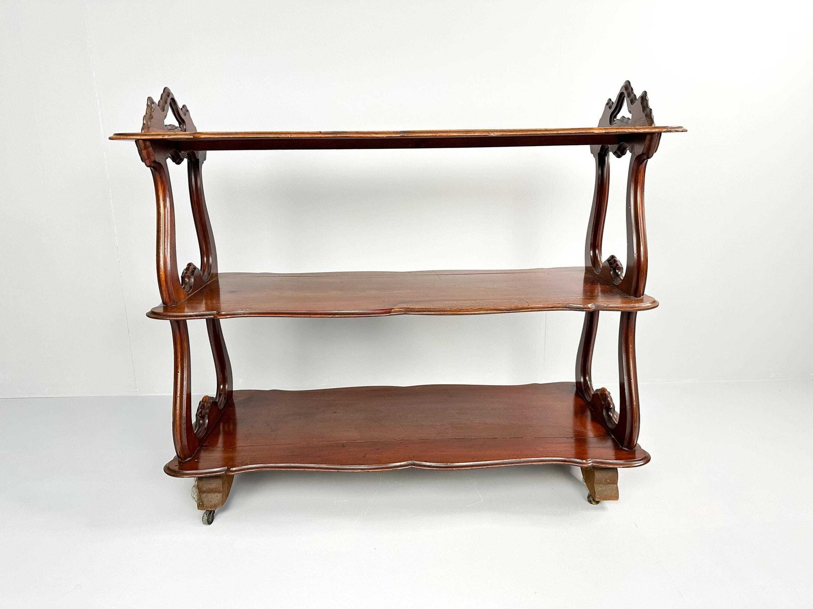 Antique Mahogany Veneer 3 Tier étagère On Wheels – 19th Century photo furniture