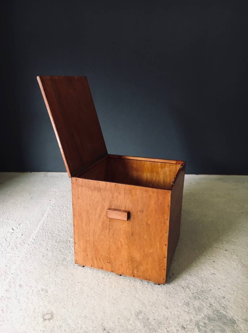 Woonaccessoires Handgemaakte Kubusvormige Bijzettafel Met Opbergruimte, België, Ca. Jaren 1950 photo