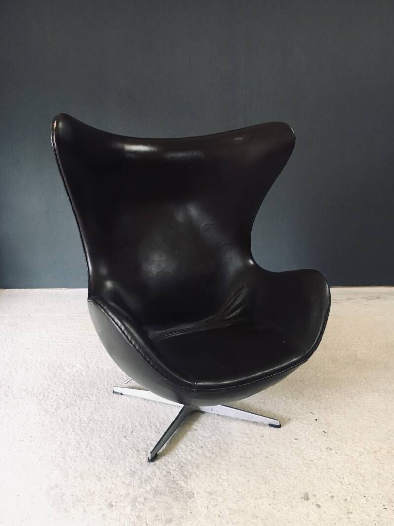 photo furniture Mid Century Modern Scandinavische Design Leren Egg Chair Van Arne Jacobsen, Denemarken, Jaren 1970