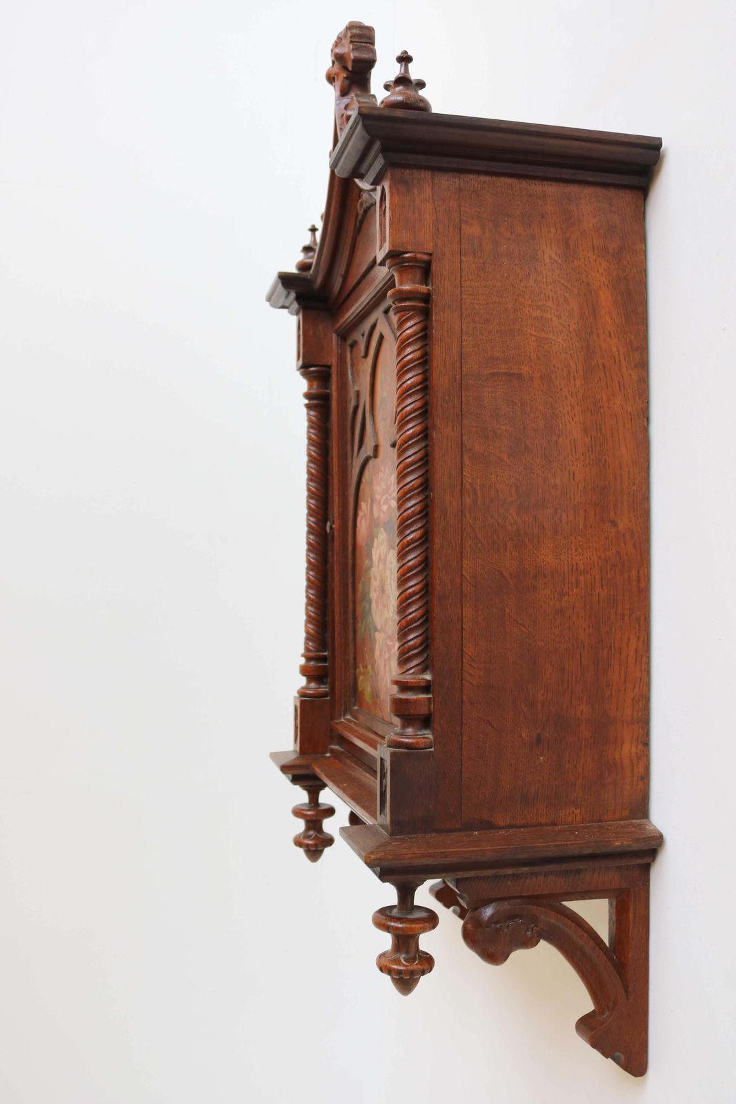 Antiek Klein Wandkastje Gothic Revival Handgesneden Eiken Geschilderd Gedraaide Zuilen Kerk photo vintage
