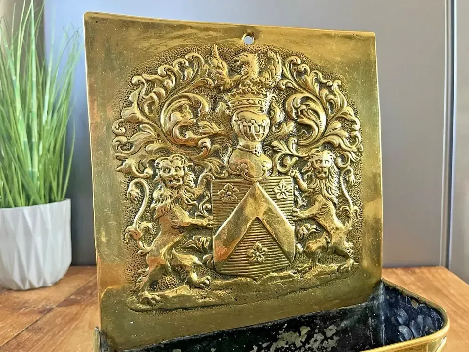 photo vintage Antique Dutch 19th Century Brass Fireside Candle Box Armour Knight Shield Lions