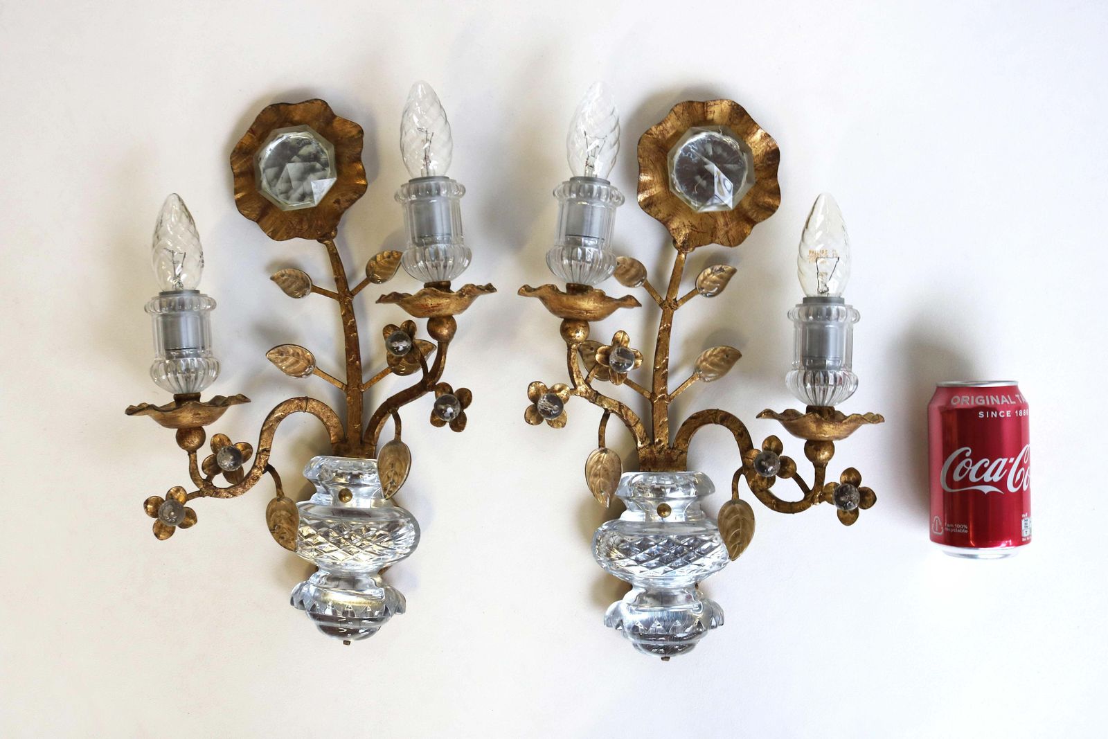 photo for sale Zeldzame Maison Baguès Set Van Twee Vergulde 'Rose' Wandlampen Met Kristal, Frankrijk Ca. Jaren 1960