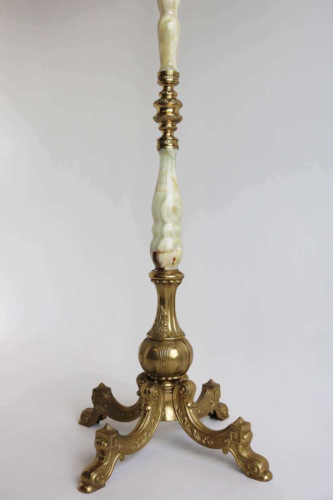 photo vinterior Italian Ornate Antique Brass & Onyx Round Marble Coat Hat Rack Hall Tree 1950s