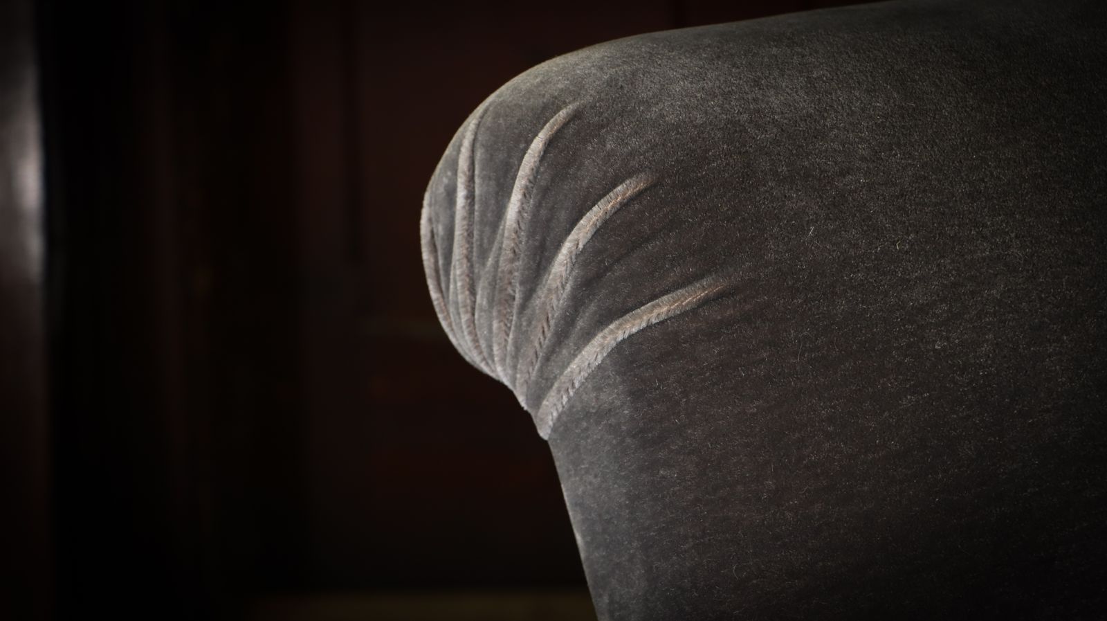 4000.0 George Smith Jules Sofa 2 Seater With Fixed Seat Charcoal Grey Mohair Rrp £10500 photo