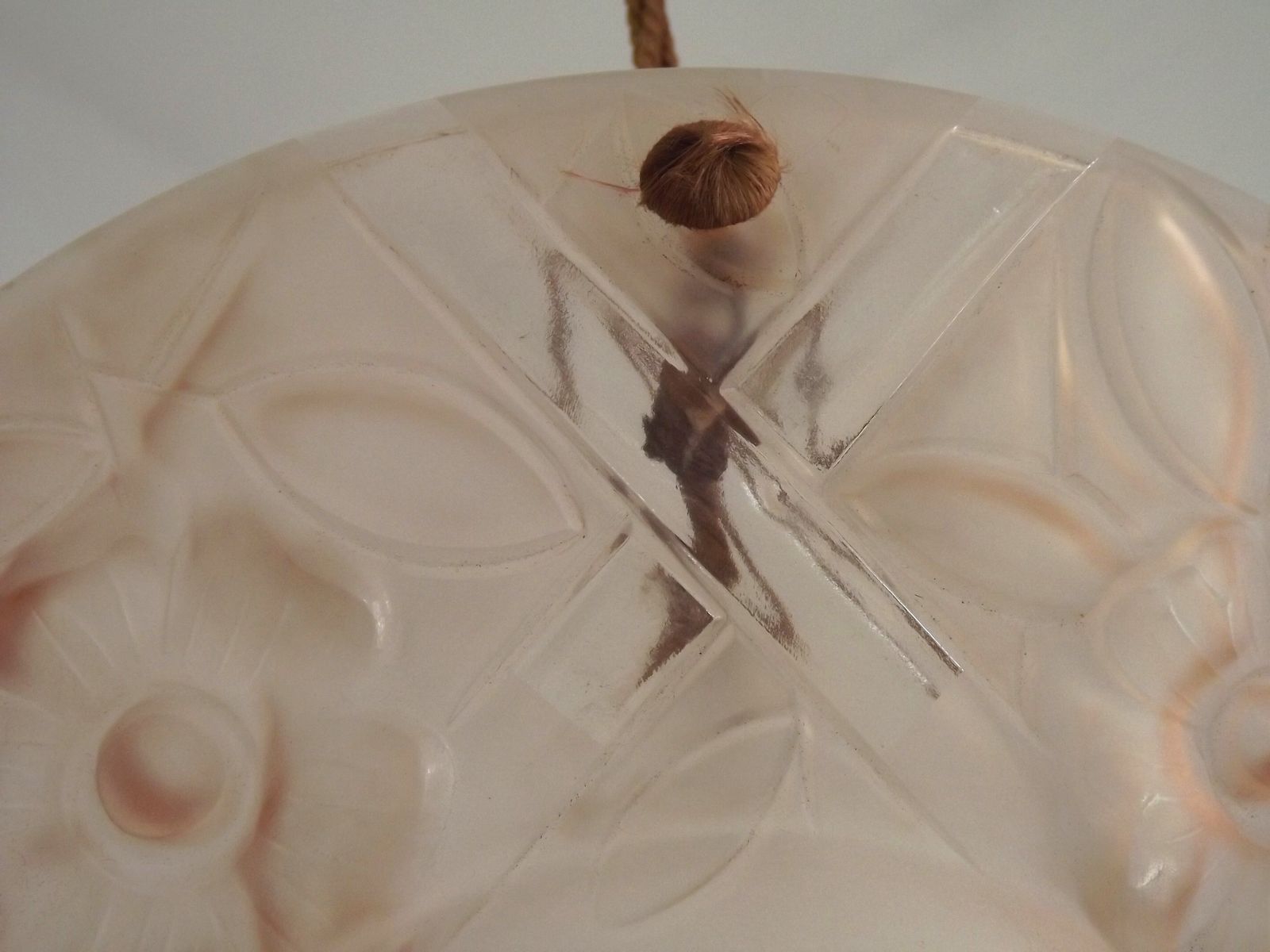 Franse Art Deco plafondlamp met roze glas en bloemmotief, gestempeld S.E.V.B.A photo for sale