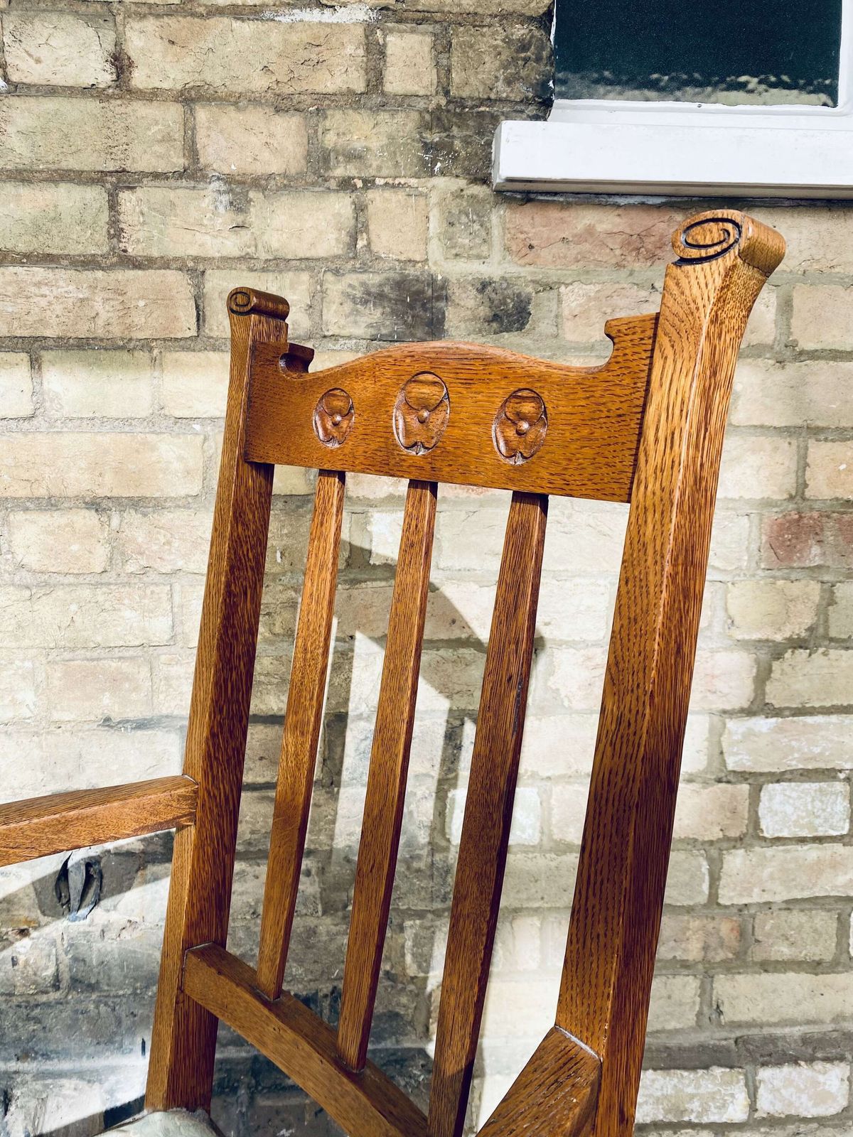 photo furniture Arts And Crafts Oak Carver Chair