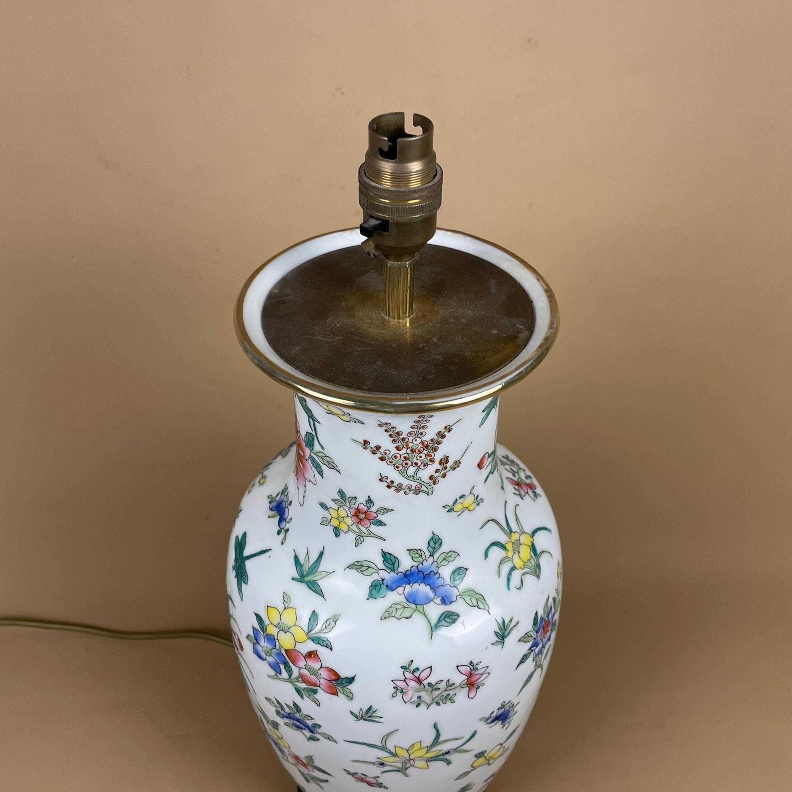 Vintage Large Ceramic Lamp Light Bedside Table Hand Painted Floral Design White Oriental Chinese Vase Cottage Antique Brass Top Wood Base photo Lighting