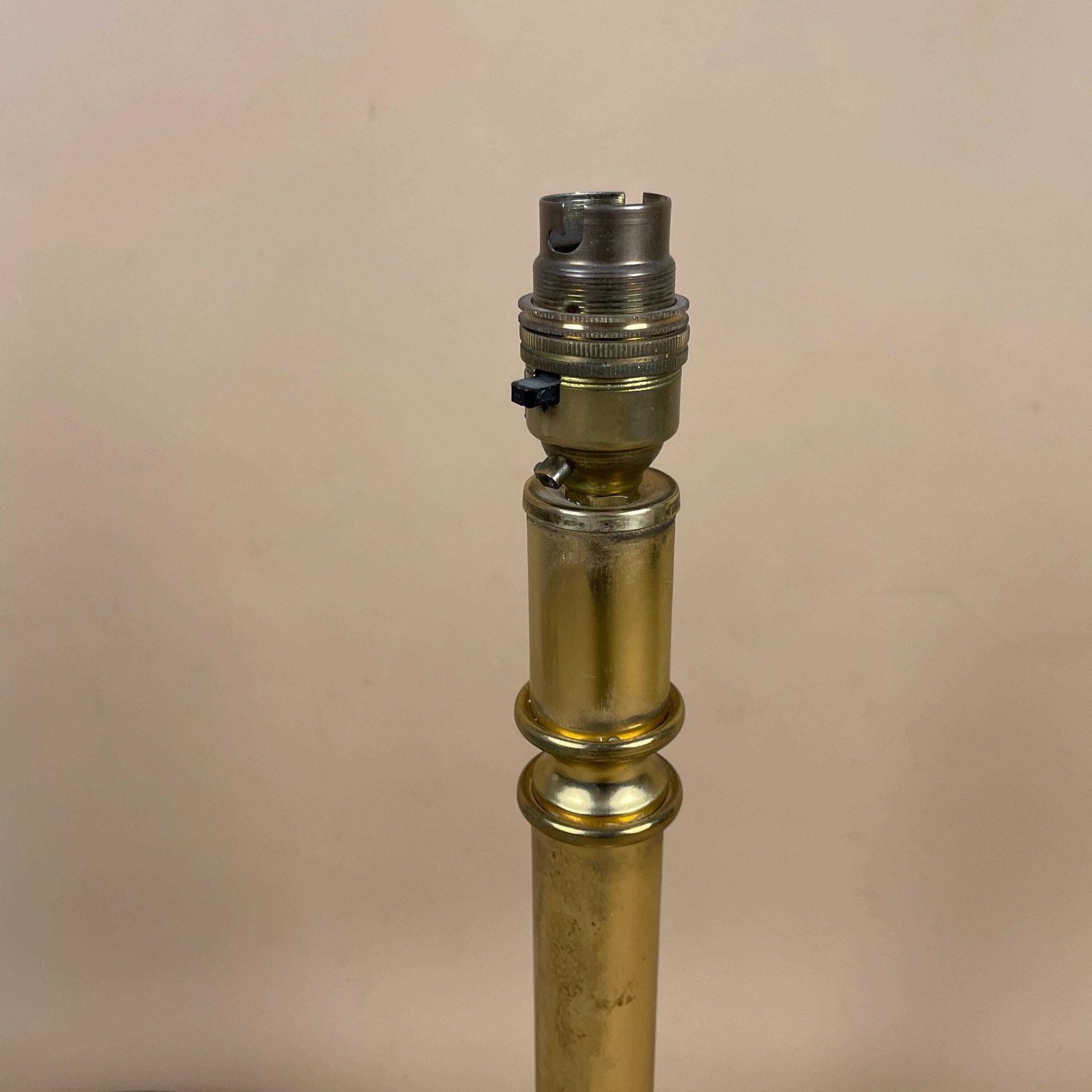Antique Metal Gold Brass Lamp Light Ornate Vintage Square Base Pattern Bedside Side Desk 4 Feet Column Regency Classic photo vinterior