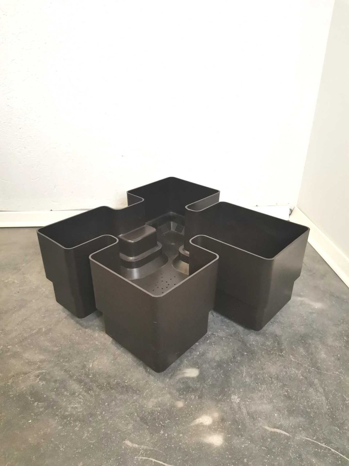 photo vinterior Vastill Dark Brown Plastic Planter By Michael Mccann, 1970s