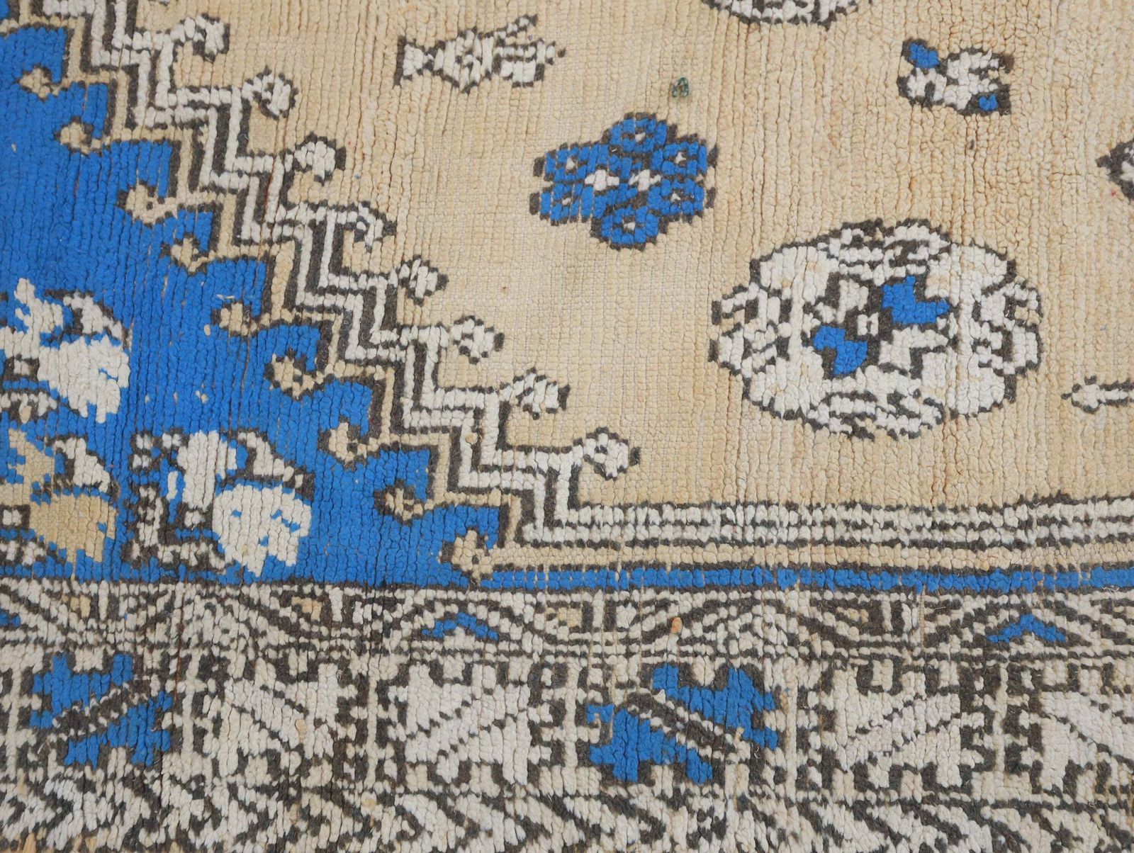 Akziz Vintage Moroccan Rug 6'6" X13'5" photo Textiles