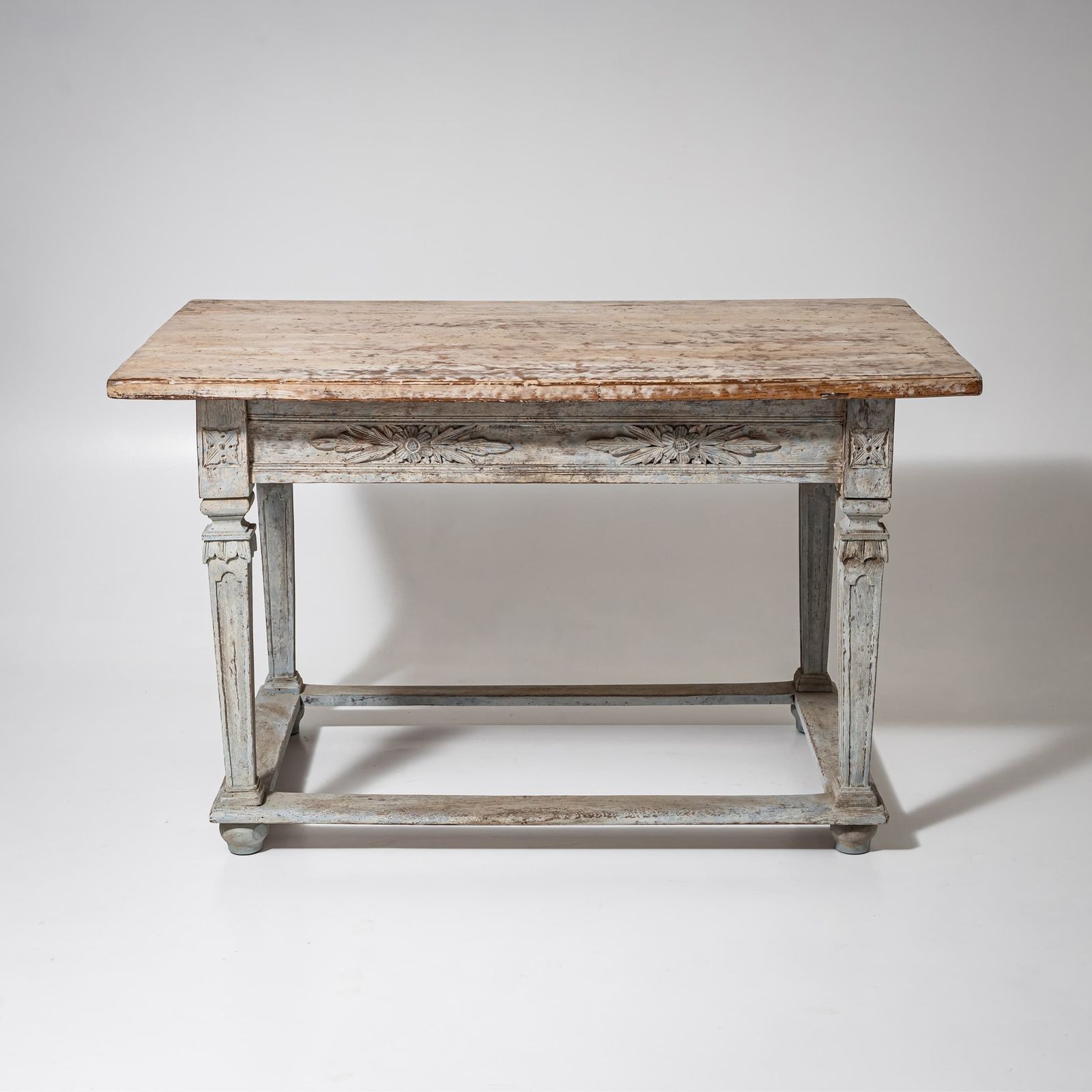 Provincial Louis XVI Dining Table With Grey Finish, Late 18th Century photo vinterior