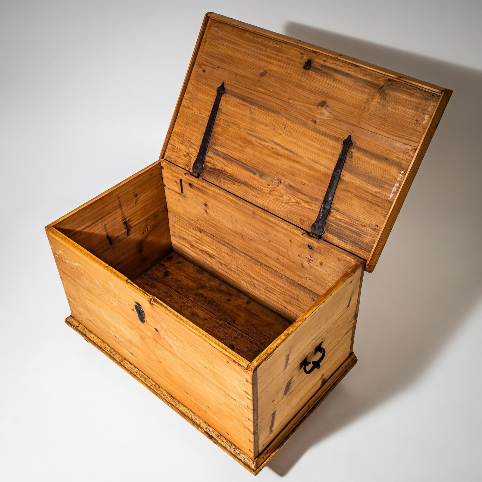 Rustic Chest, Southern Germany/Franconia, Fir, Mid 19th Century photo buy