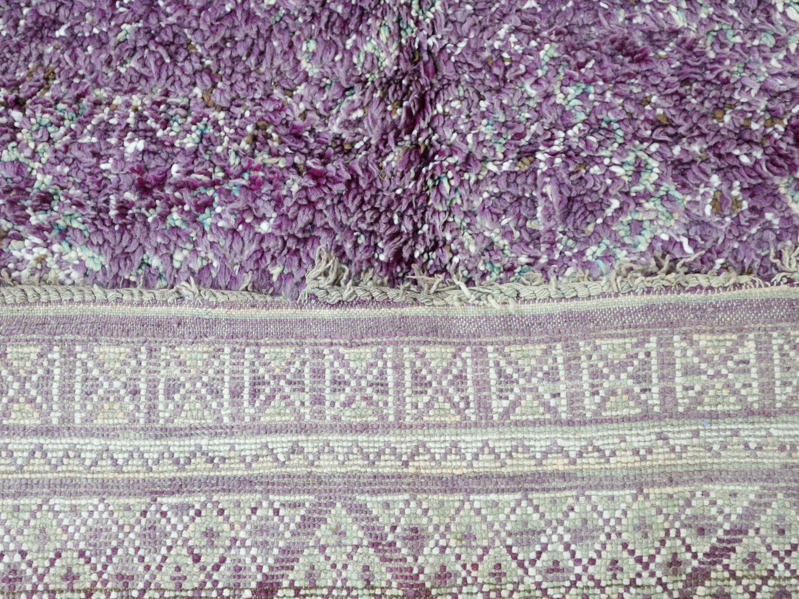 Textiles Izlan Vintage Moroccan Rug 6'6" X 9'5" photo