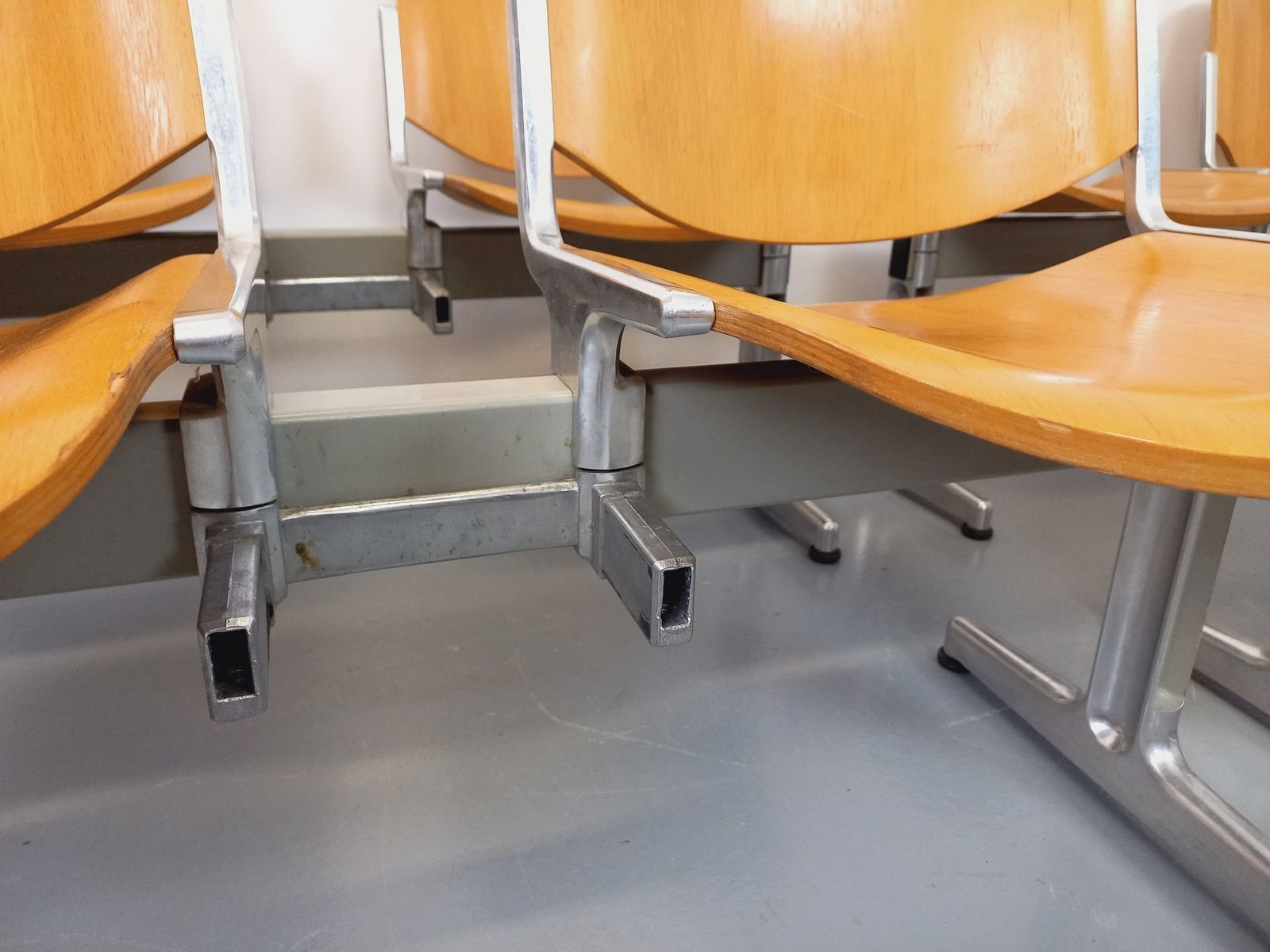 photo furniture 4 Giancarlo Piretti Benches For Castelli In Wood And Aluminum