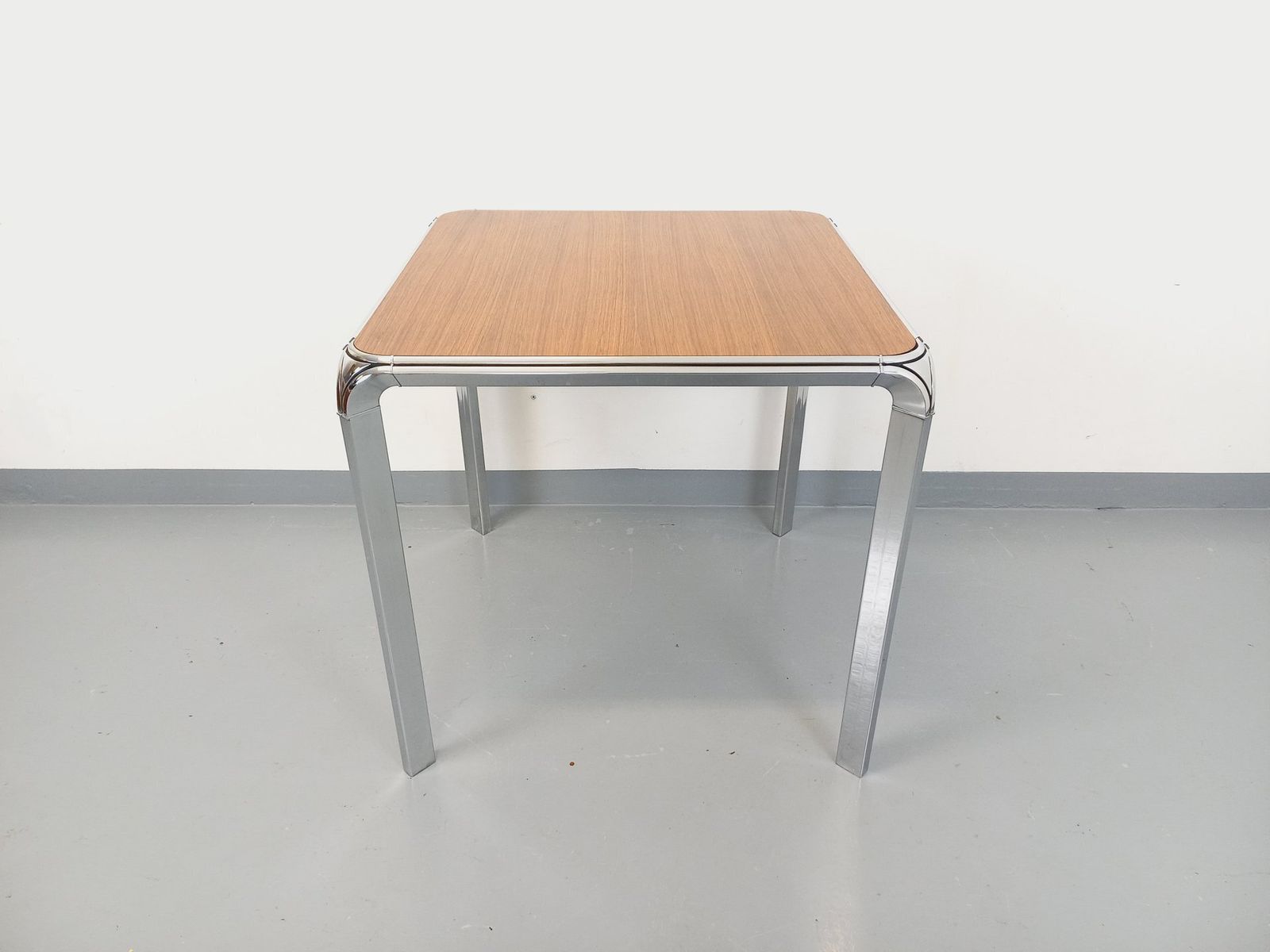 Pierre Paulin Square Table In Rosewood And Chrome Metal photo Furniture