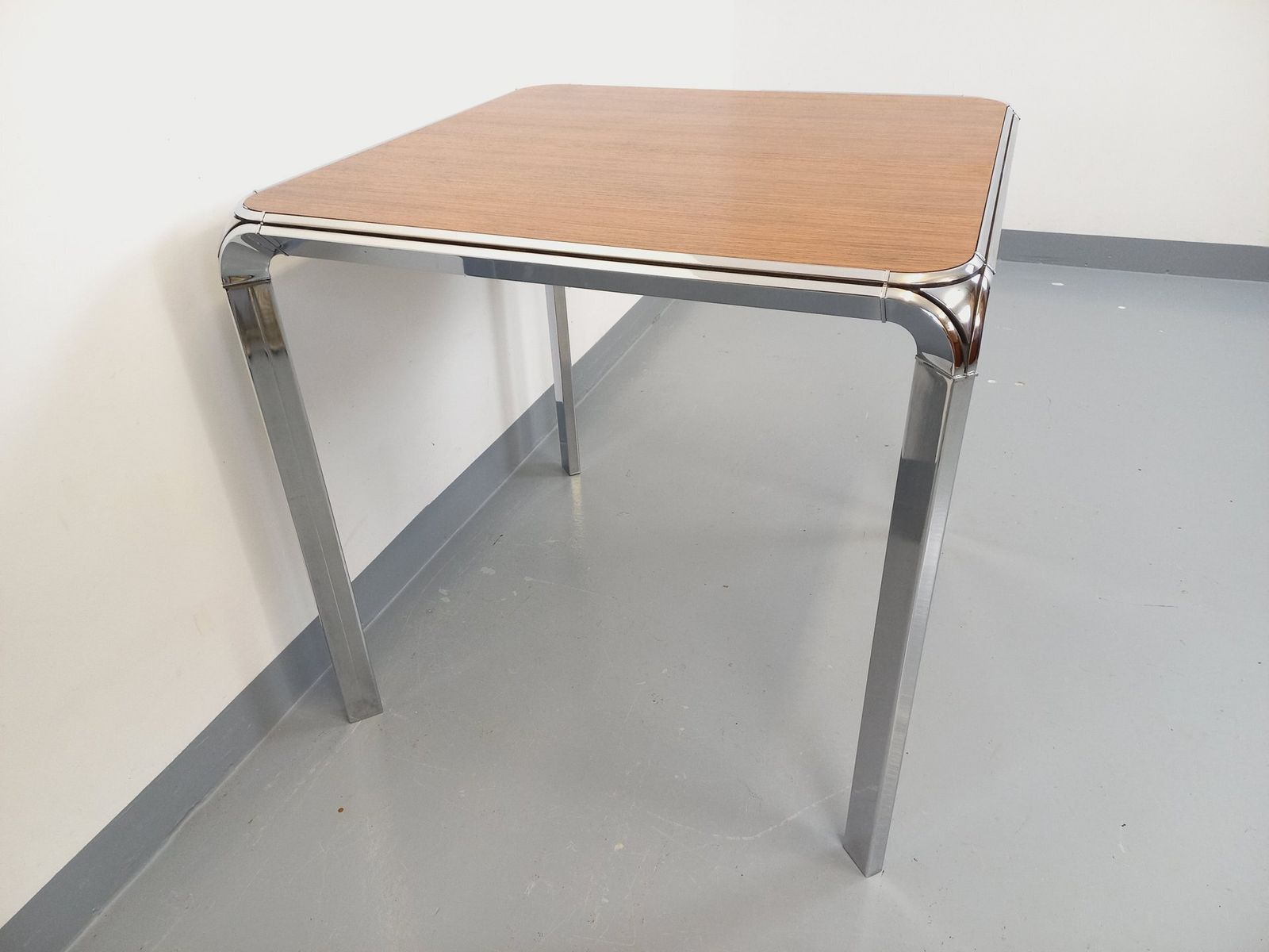 Furniture Pierre Paulin Square Table In Rosewood And Chrome Metal photo