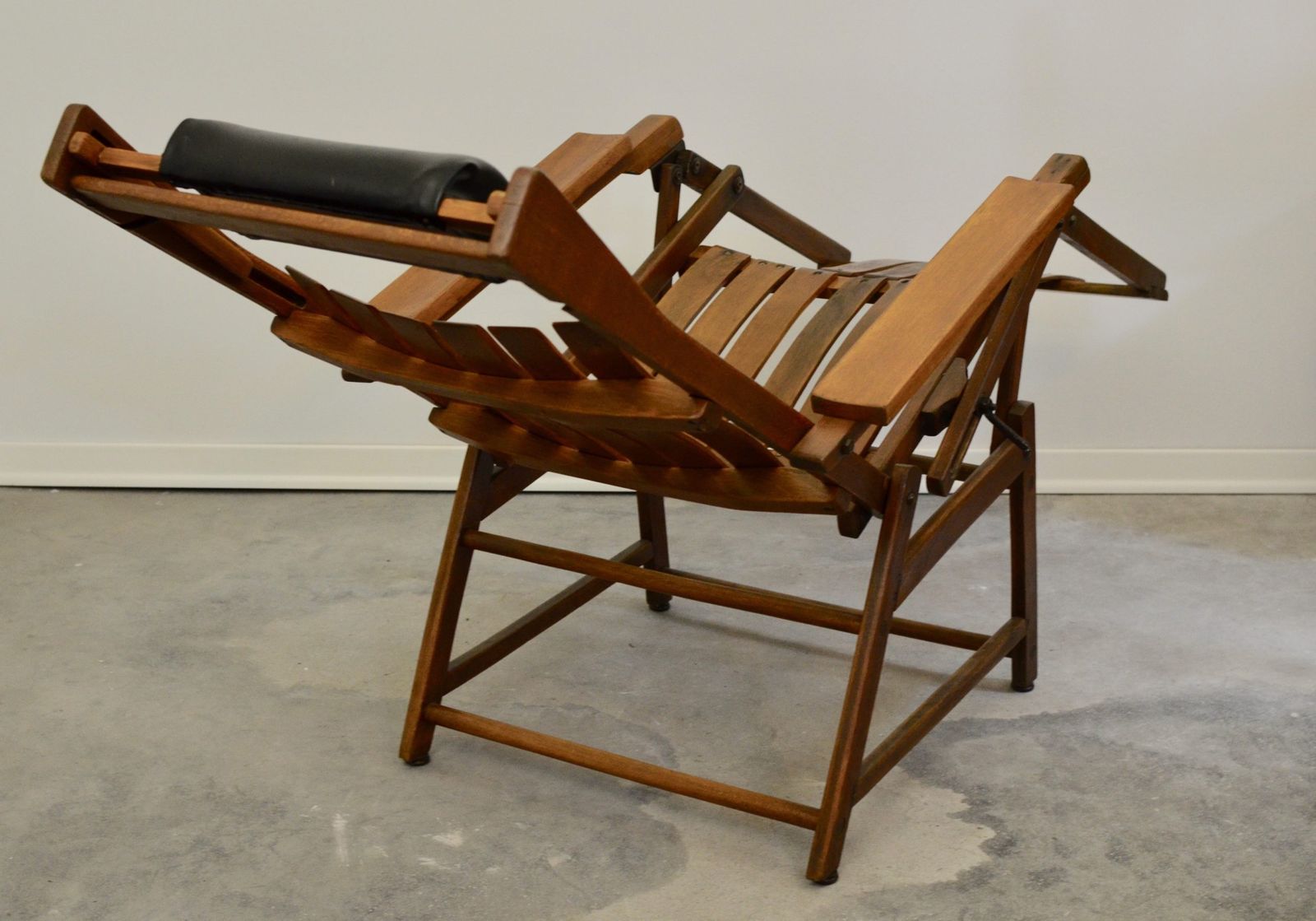 Exclusive: Siesta Medizinal By Hans And Wassili Luckhardt For Thonet, 1930s photo for sale