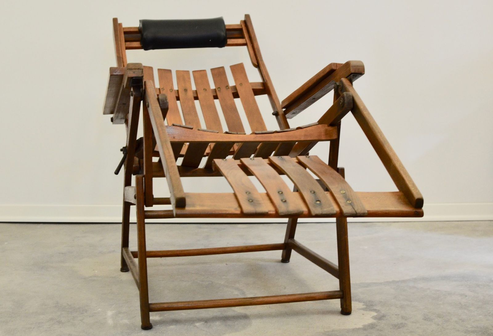 photo furniture Exclusive: Siesta Medizinal By Hans And Wassili Luckhardt For Thonet, 1930s