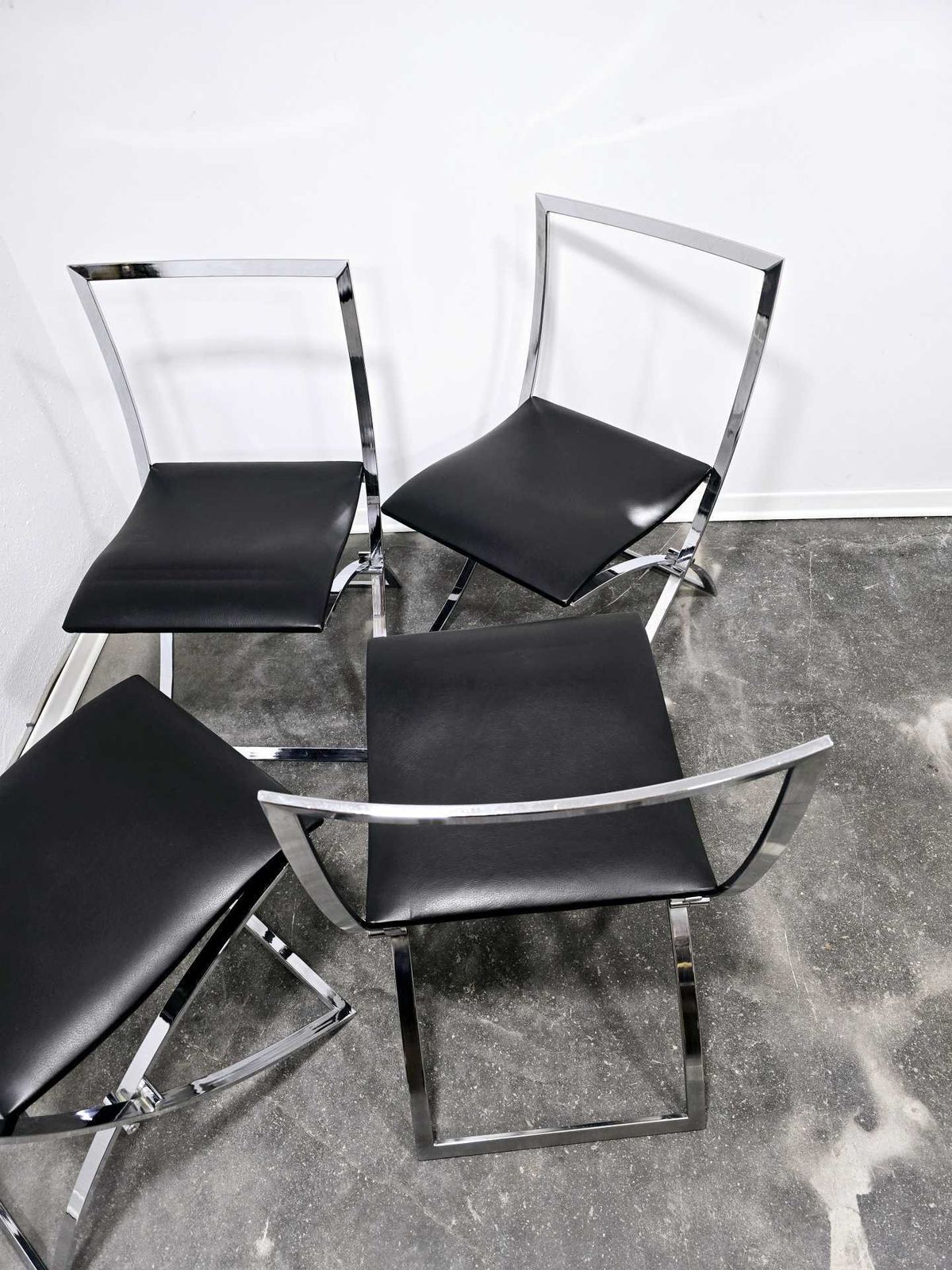 photo buy Marcello Cuneo, Model “Luisa”, 1970s Set Of 4 Dining Chairs