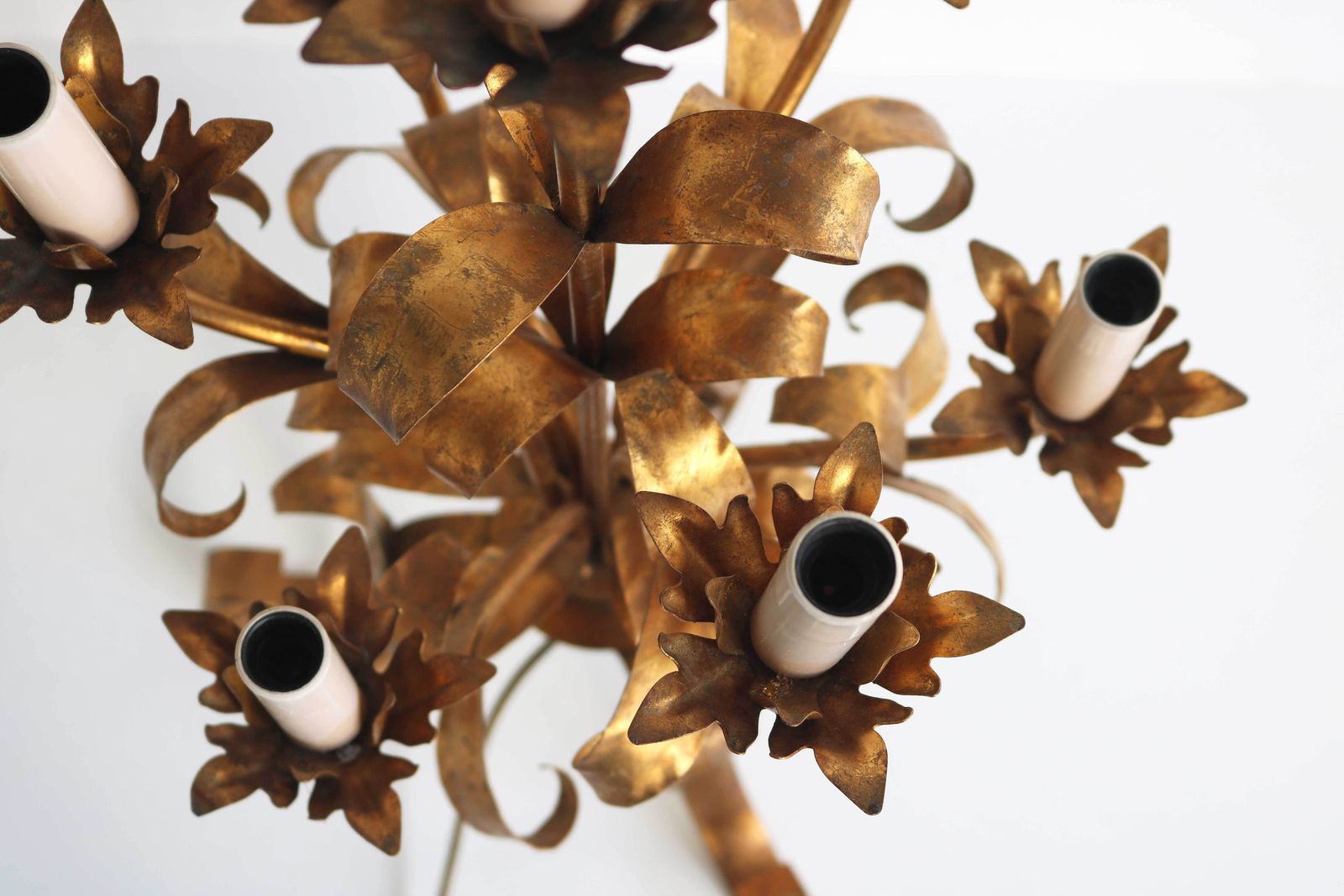 Gilded Metal Italian Tole Florentine Hand Crafted Floral Table Or Floor Lamp Attributed Hans Kögl, Germany 1970 Candelabra Hollywood Regency photo buy