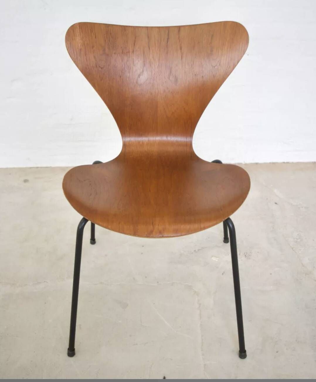 photo buy Model 3107 Dining Chairs In Teak By Arne Jacobsen For Fritz Hansen.
