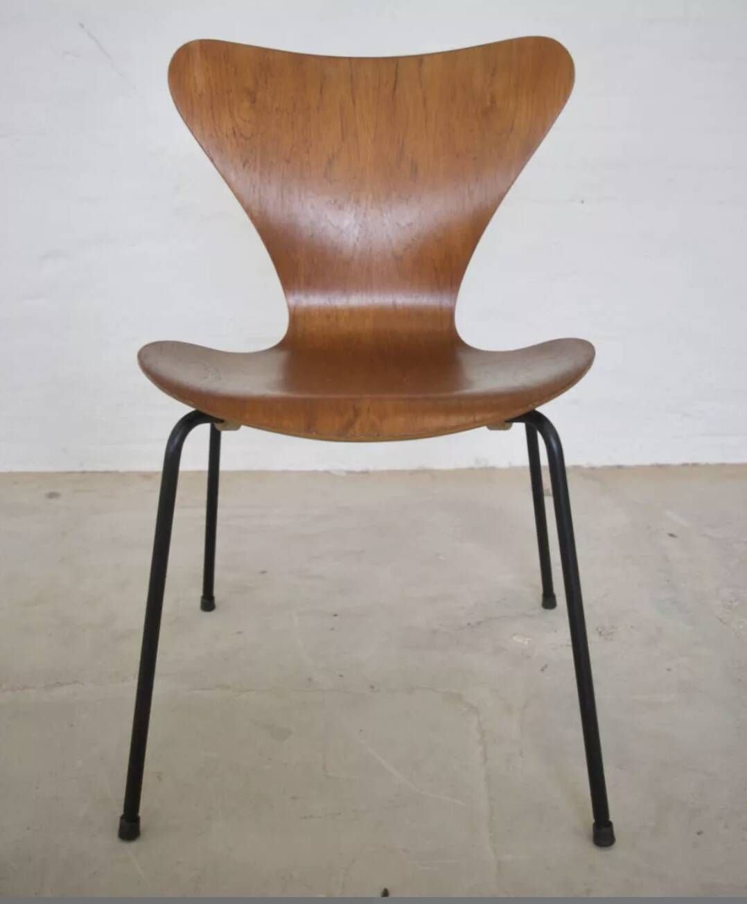 photo vintage Model 3107 Dining Chairs In Teak By Arne Jacobsen For Fritz Hansen.