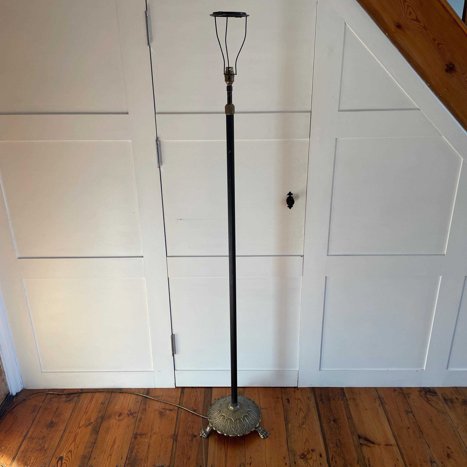 Vintage Brass Floor Lamp Claw Foot Base Black Column Hollywood Regency Style Mid Century Lighting Elegant Home Decor Freestanding