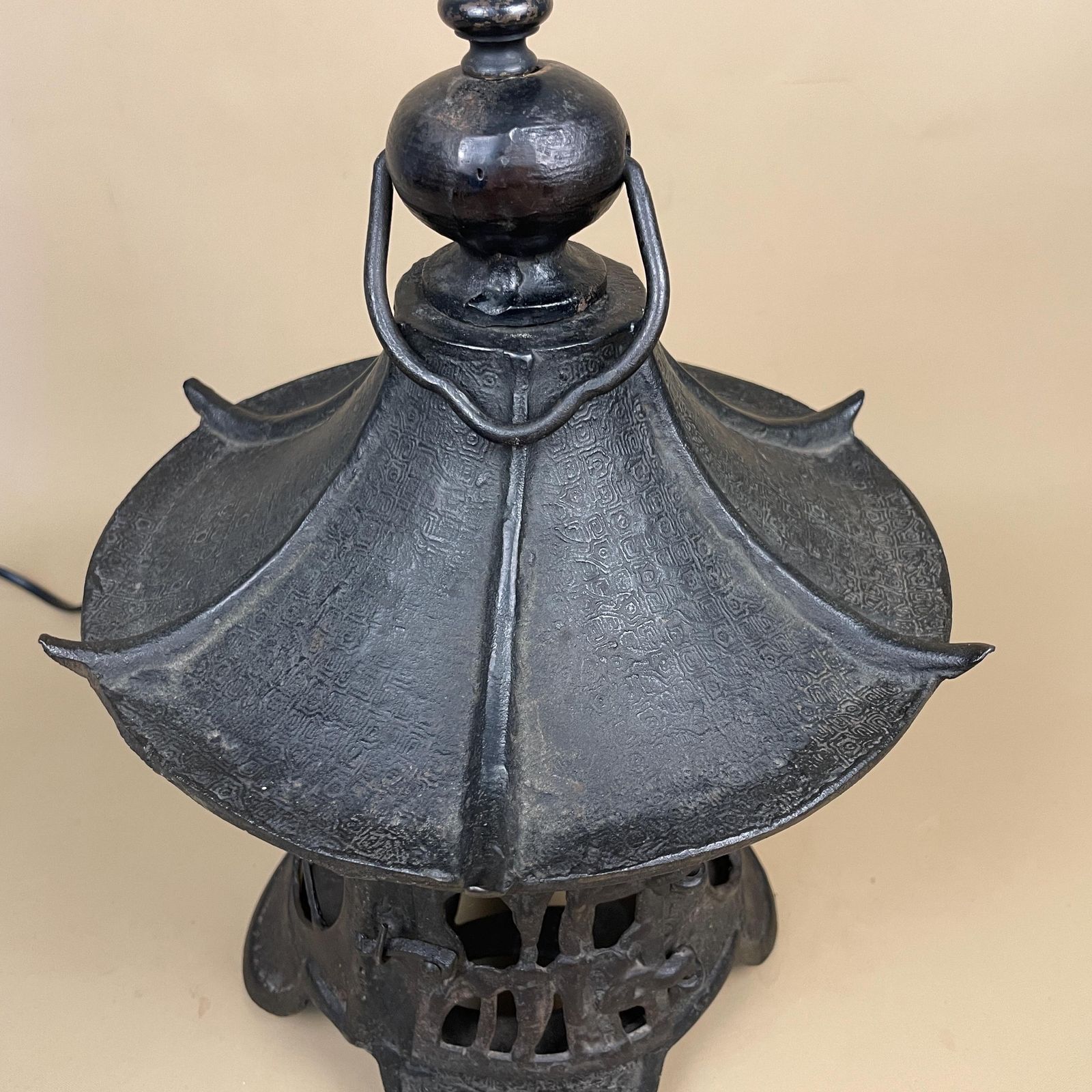 Vintage Japanese Pagoda Lantern Oriental Lamp Cast Metal Asian Style Garden Light Decor Mid Century Indoor Outdoor Lighting Home Accent Lamp photo furniture