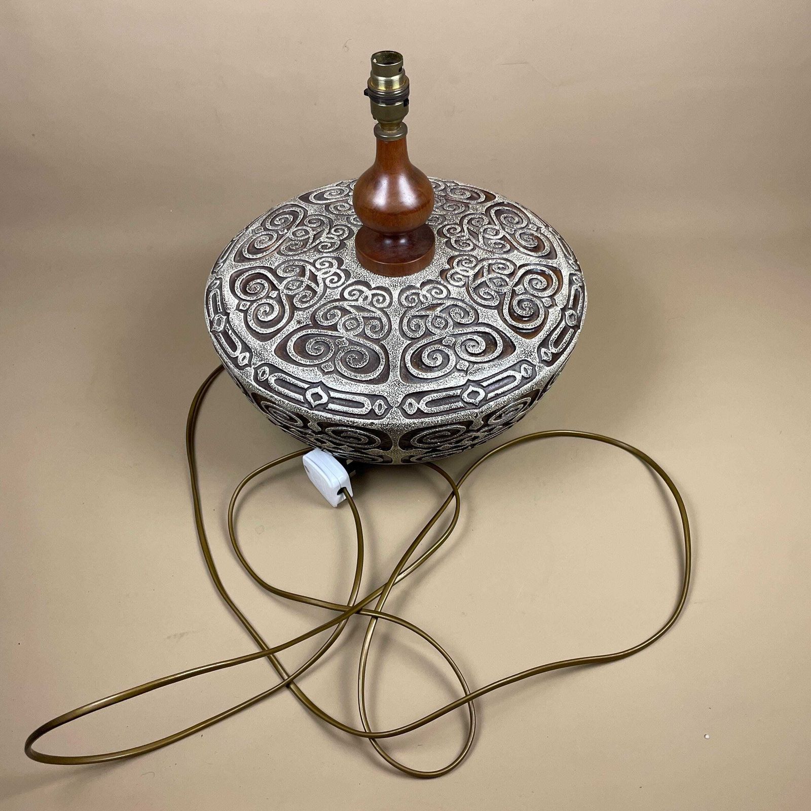 Vintage Ceramic Patterned Brown Pottery Lamp Bedside Table Light Vase Retro Cottage Antique Pattern Wooden Large Wood Statement Classic photo buy