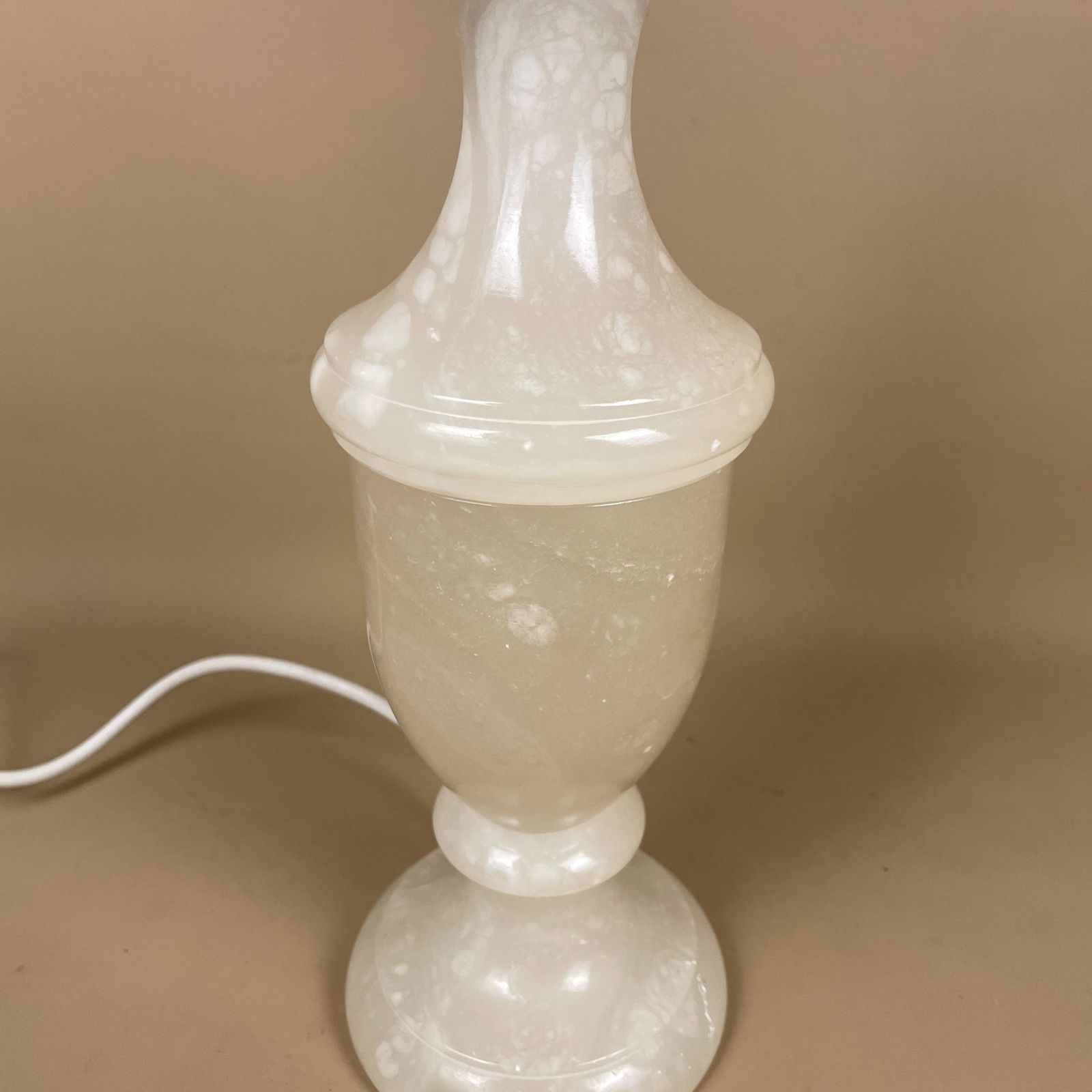 Antique Onyx Marble Lamp Light Cream Gold Brass Top Bedside Side Table Desk Marbled Patterned Vintage Downton Stone Heavy Classic Natural photo Lighting