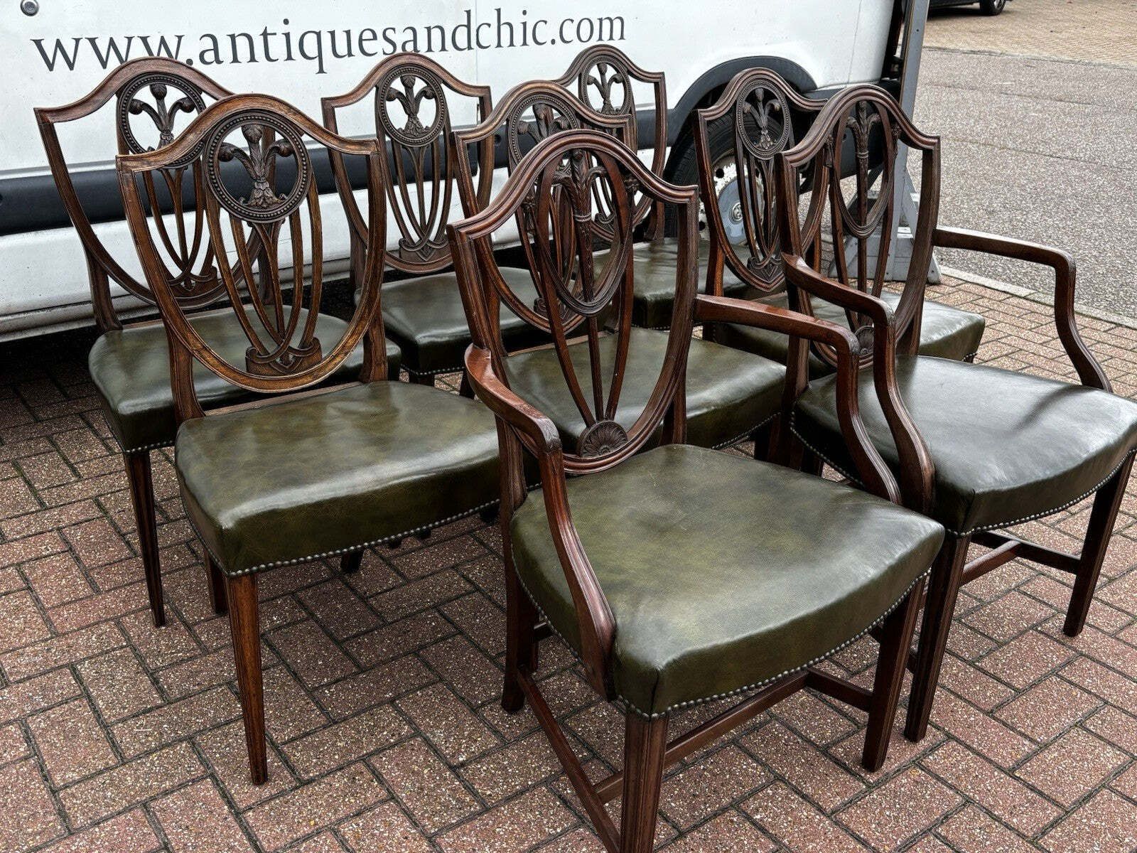photo vinterior 8 Hepplewhite Dining Chairs. Green Leather Upholstery. Prince Of Wales Feathers