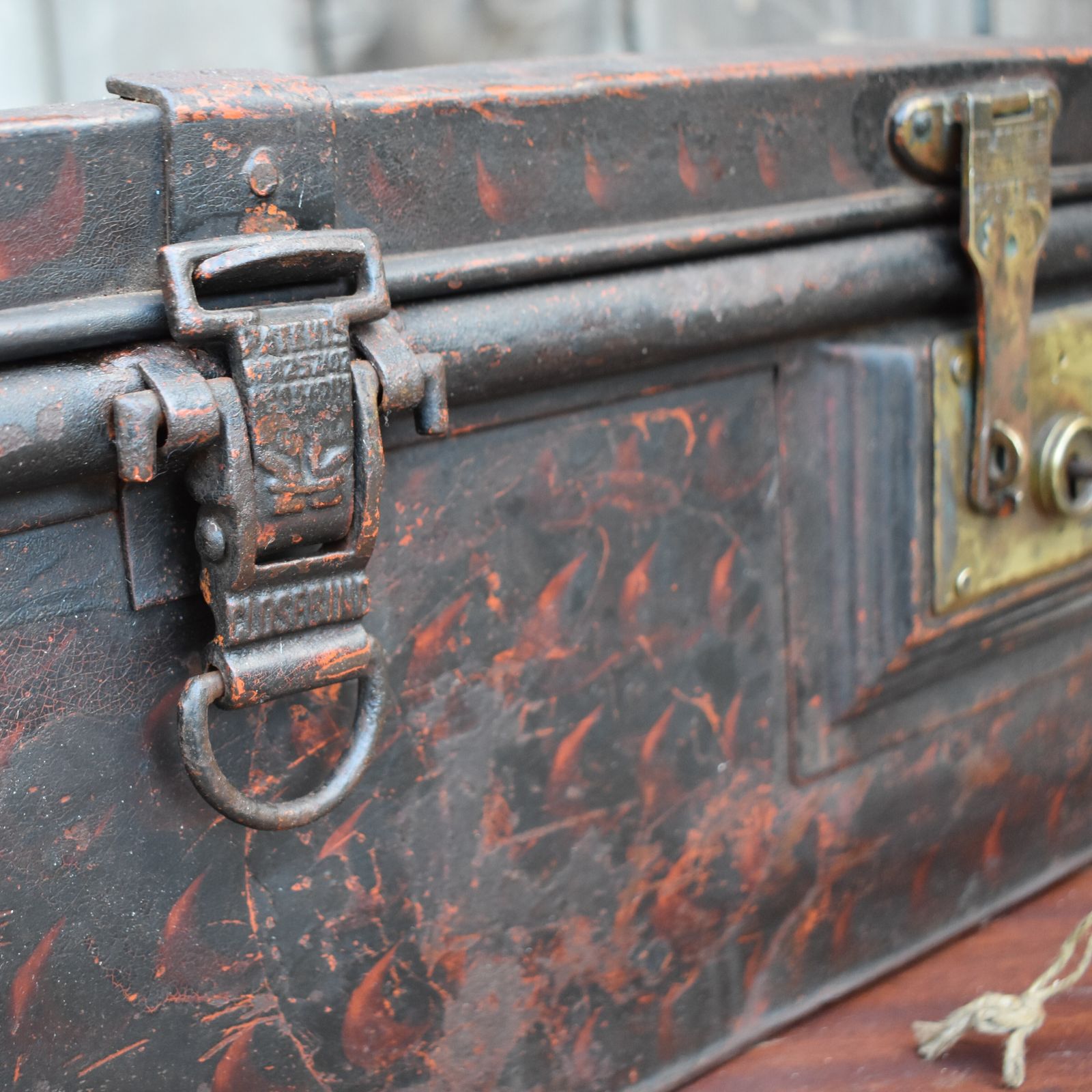 Antique Jones Brothers & Co Toleware Military Army Uniform Travel Trunk England photo vinterior