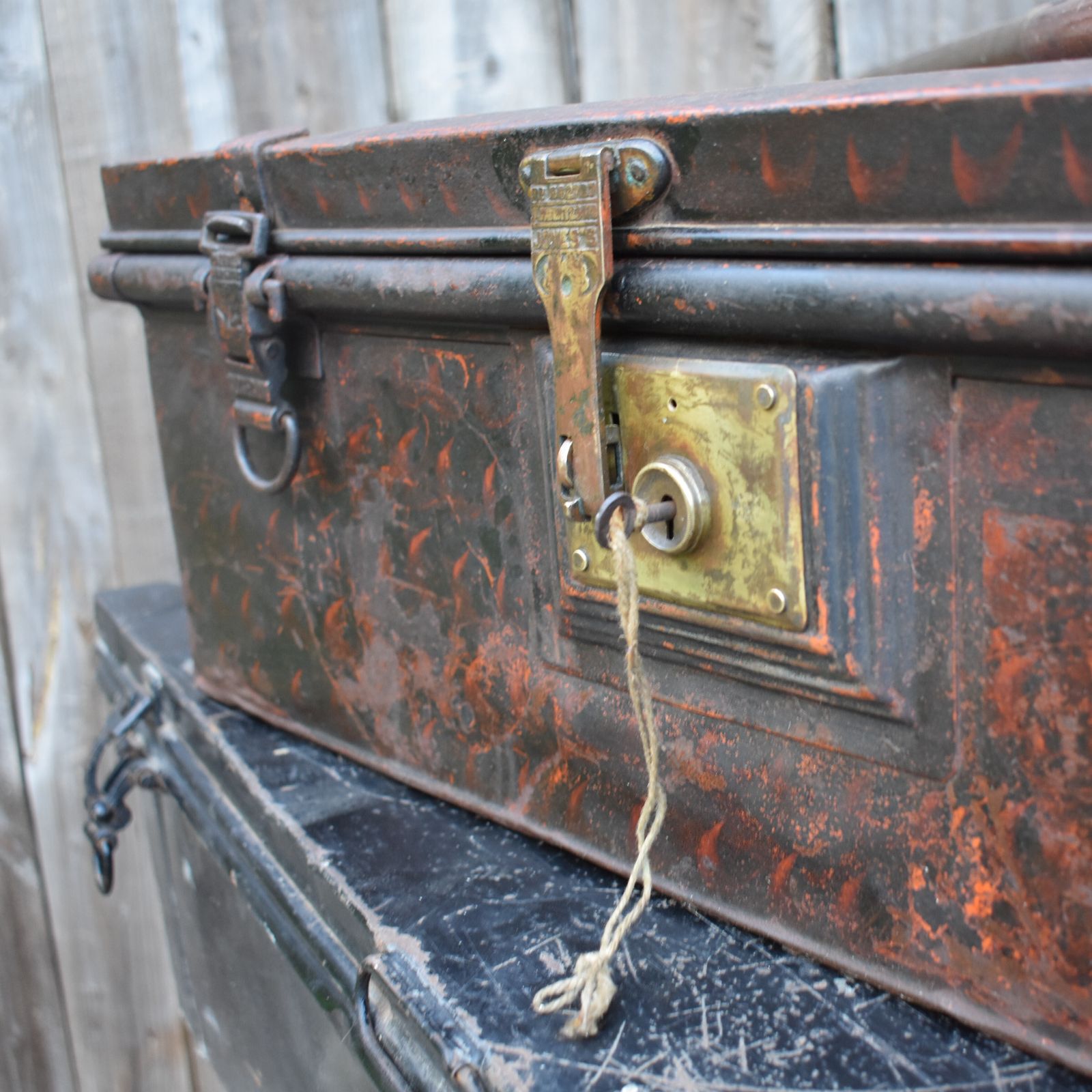 Furniture Antique Jones Brothers & Co Toleware Military Army Uniform Travel Trunk England photo