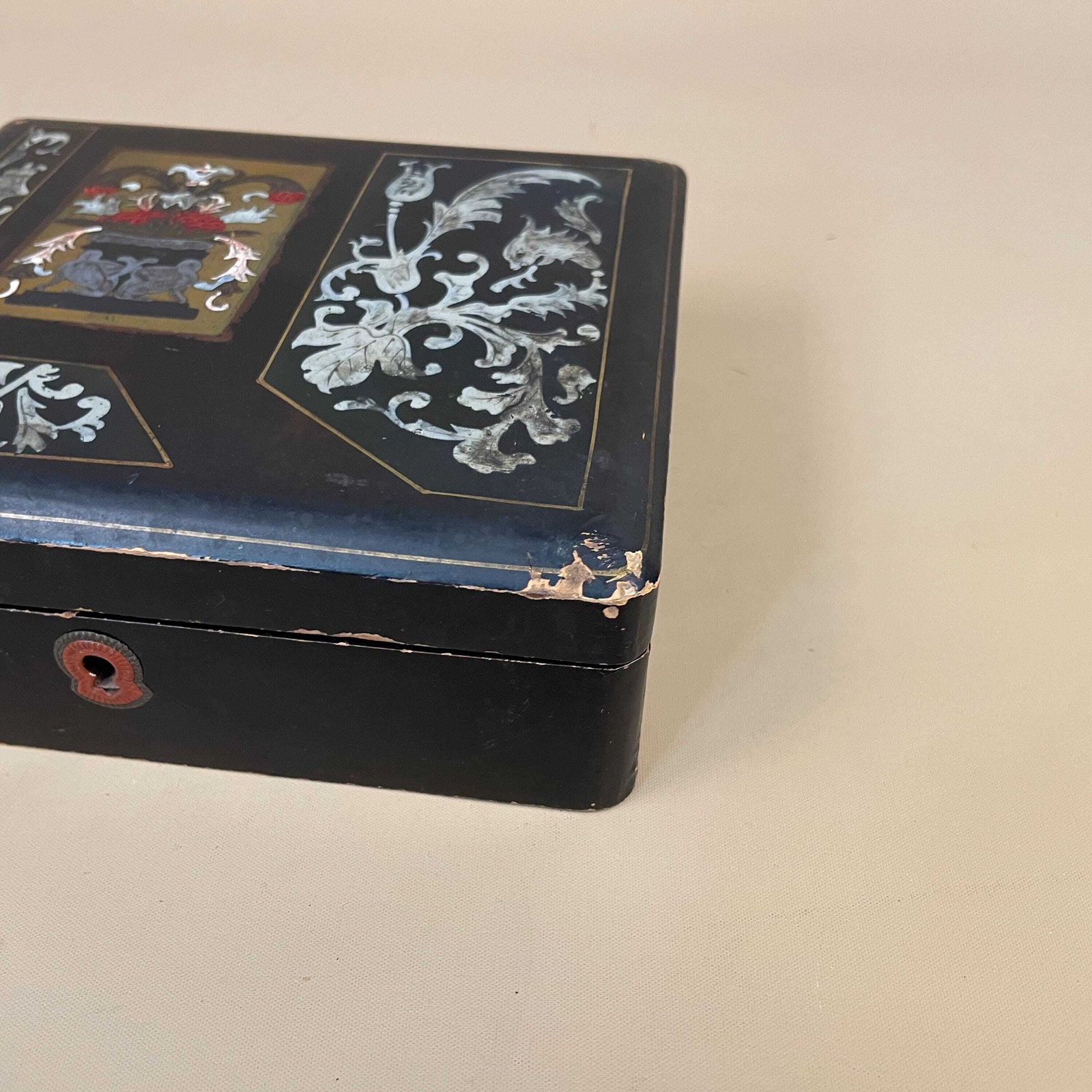 Antique Victorian Papier Mâché Box Mother Of Pearl Inlay Floral Design Hand Painted Lacquer Box 19th Century English Decorative Collectible photo vinterior