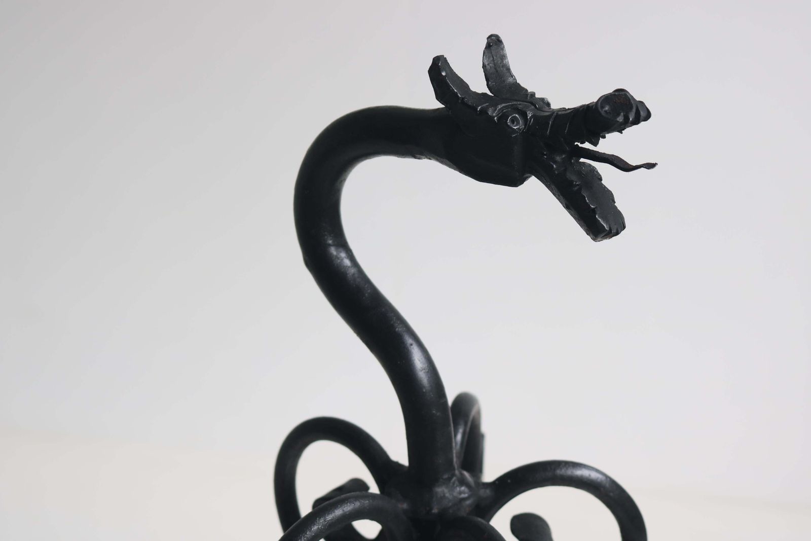 Spaans Gotisch Revival Haardgereedschapset – Gesmeed Ijzer Met Draak – Ca. 1920, Handgesmeed photo buy