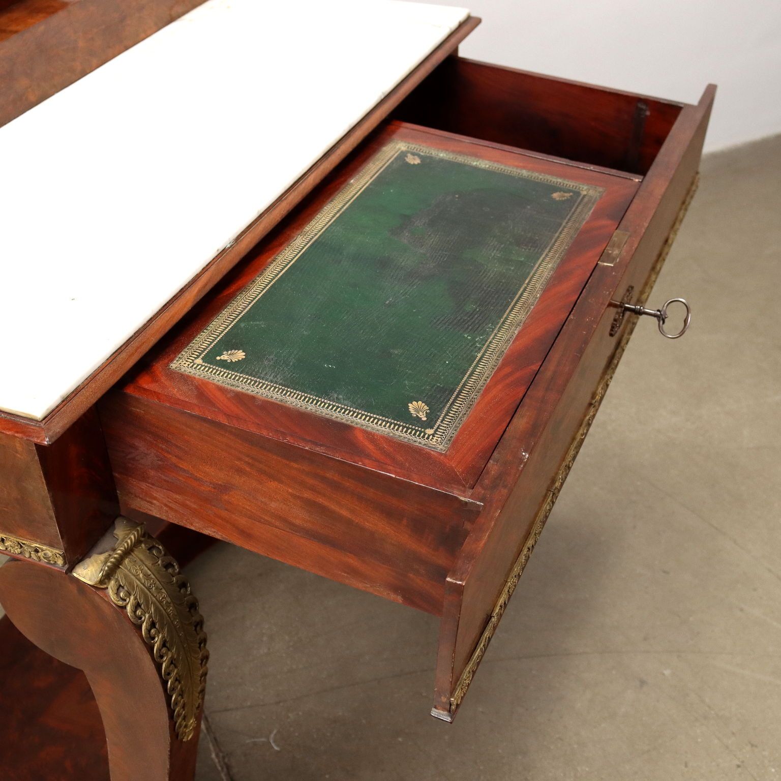 photo furniture Dressing Table Restoration Mahogany France XIX Century