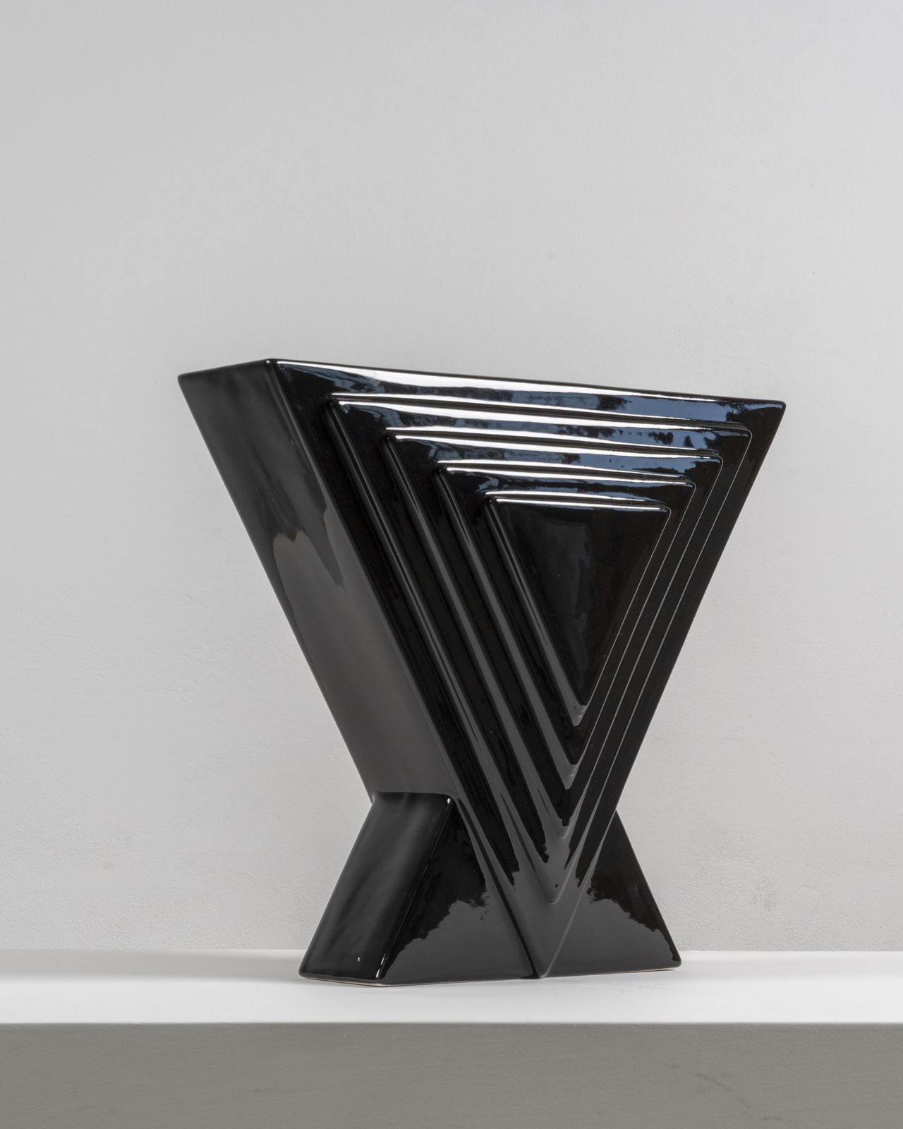 Ettore Sottsass Y29 Vase In Black Enameled Ceramic Yantra Series Poltronova 70s photo Home Decor