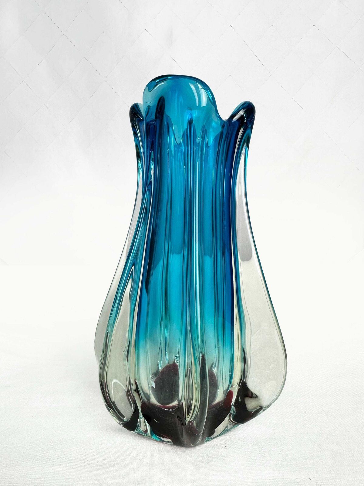 Stunning Chřibská Glassworks Sommerso Czech Art Glass Vase In Turquoise Blue And Deep Red photo Home Decor