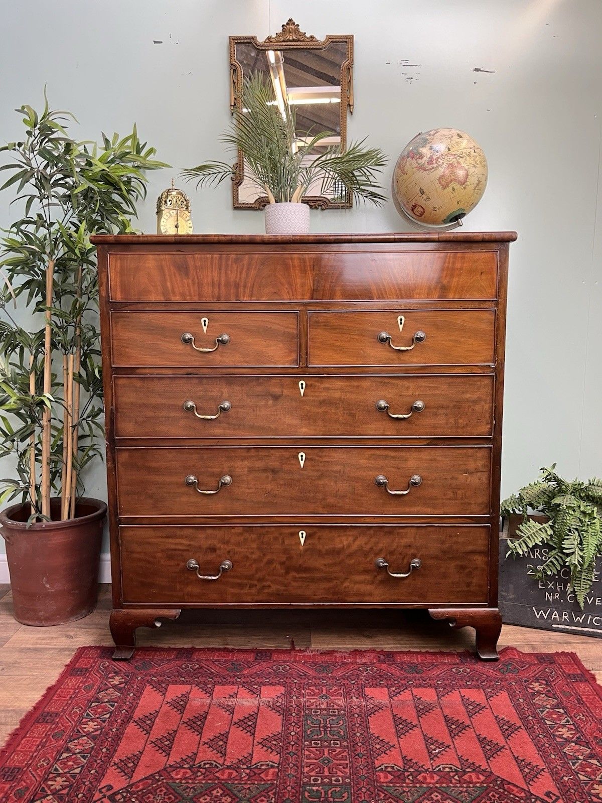 Superior Quality Antique Georgian Solid Mahogany Graduated Chest Of Drawers